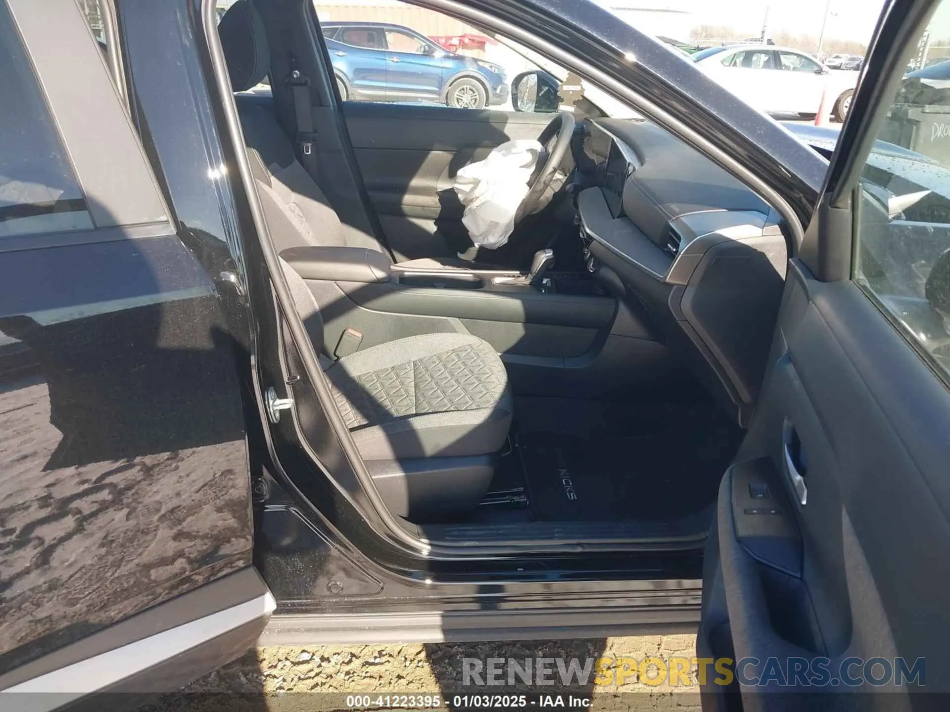 5 fotografías del automóvil dañado 3N8AP6CA1SL320770 NISSAN KICKS 2025
