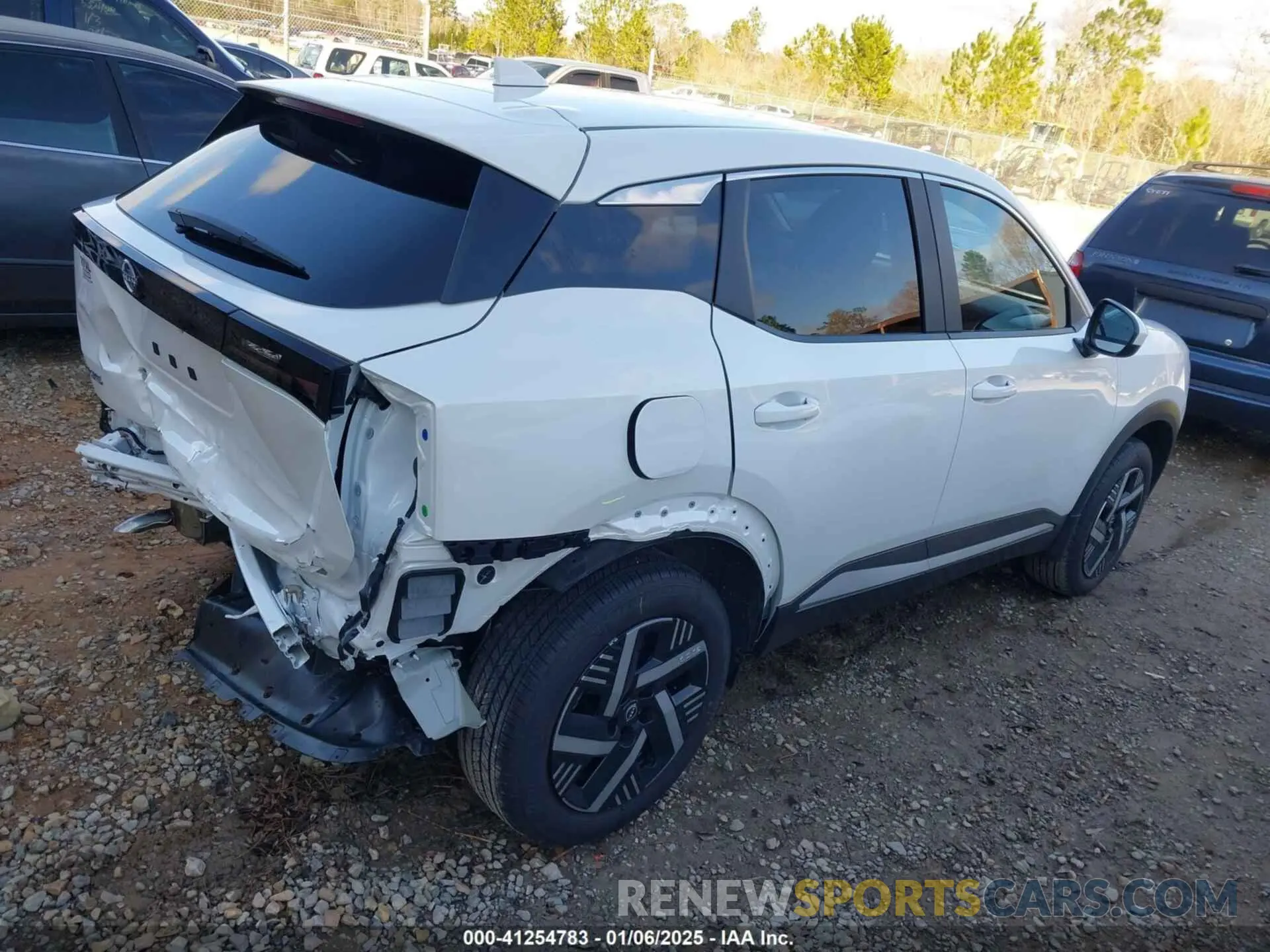 4 fotografías del automóvil dañado 3N8AP6CA2SL333785 NISSAN KICKS 2025