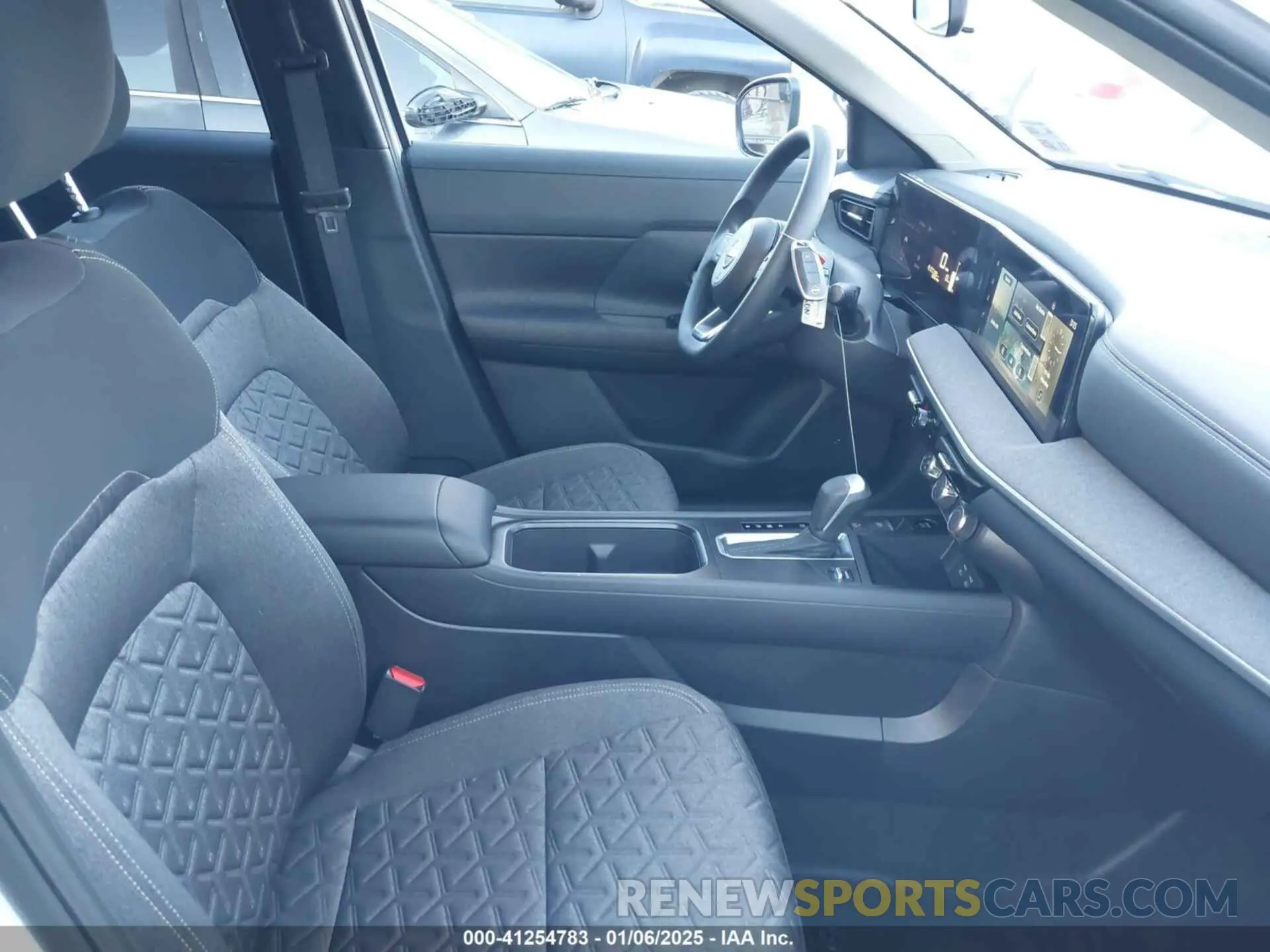 5 fotografías del automóvil dañado 3N8AP6CA2SL333785 NISSAN KICKS 2025
