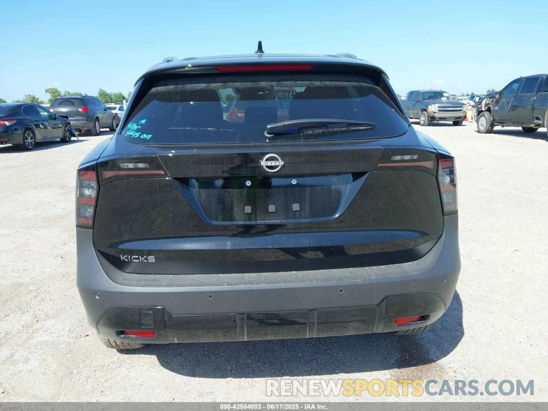 16 fotografías del automóvil dañado 3N8AP6CA5SL380342 NISSAN KICKS 2025