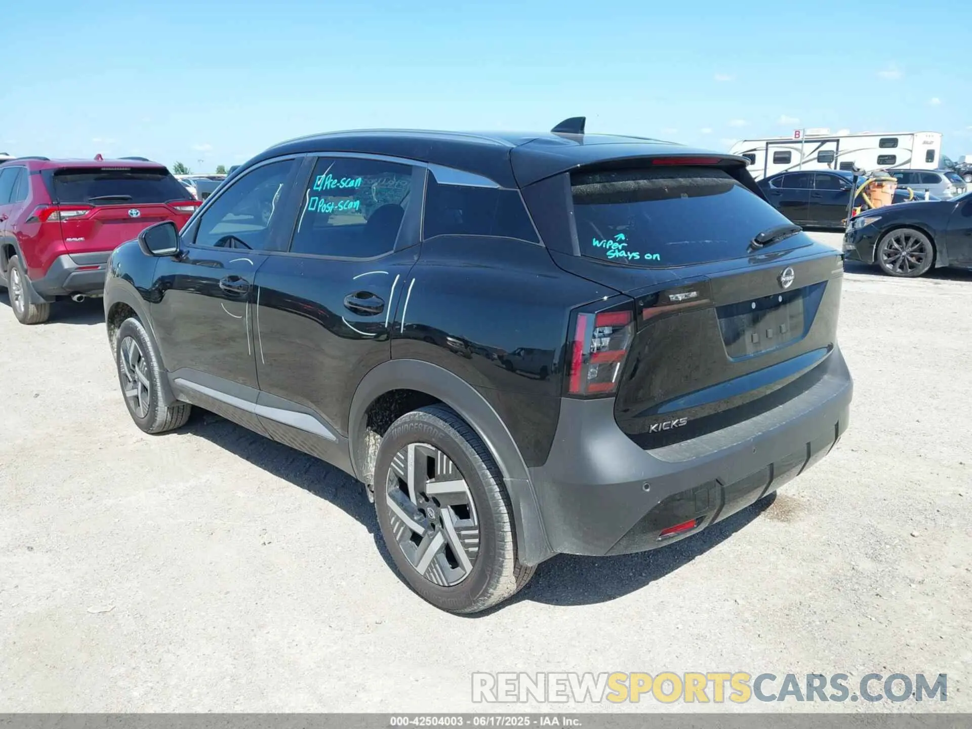 3 fotografías del automóvil dañado 3N8AP6CA5SL380342 NISSAN KICKS 2025
