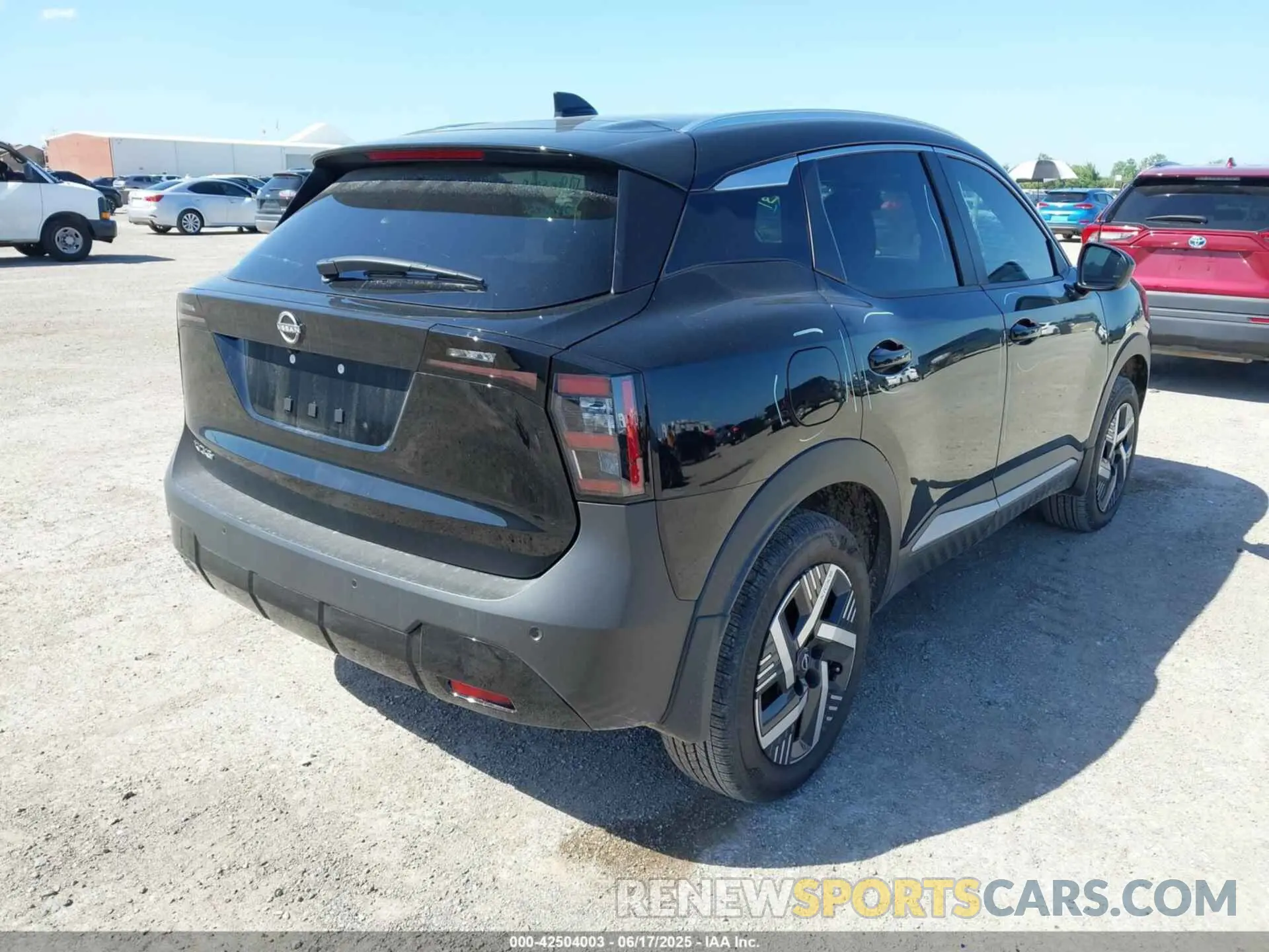 4 fotografías del automóvil dañado 3N8AP6CA5SL380342 NISSAN KICKS 2025