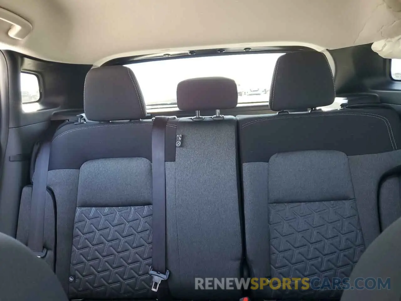 10 fotografías del automóvil dañado 3N8AP6CA6SL365543 NISSAN KICKS 2025