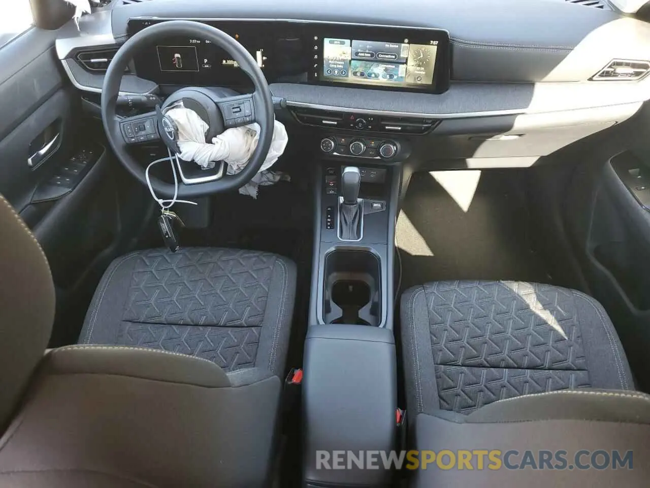 8 fotografías del automóvil dañado 3N8AP6CA6SL365543 NISSAN KICKS 2025