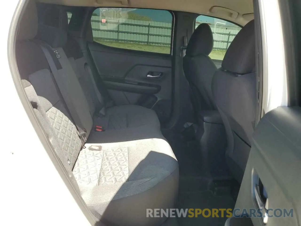 10 fotografías del automóvil dañado 3N8AP6CB2SL342706 NISSAN KICKS 2025