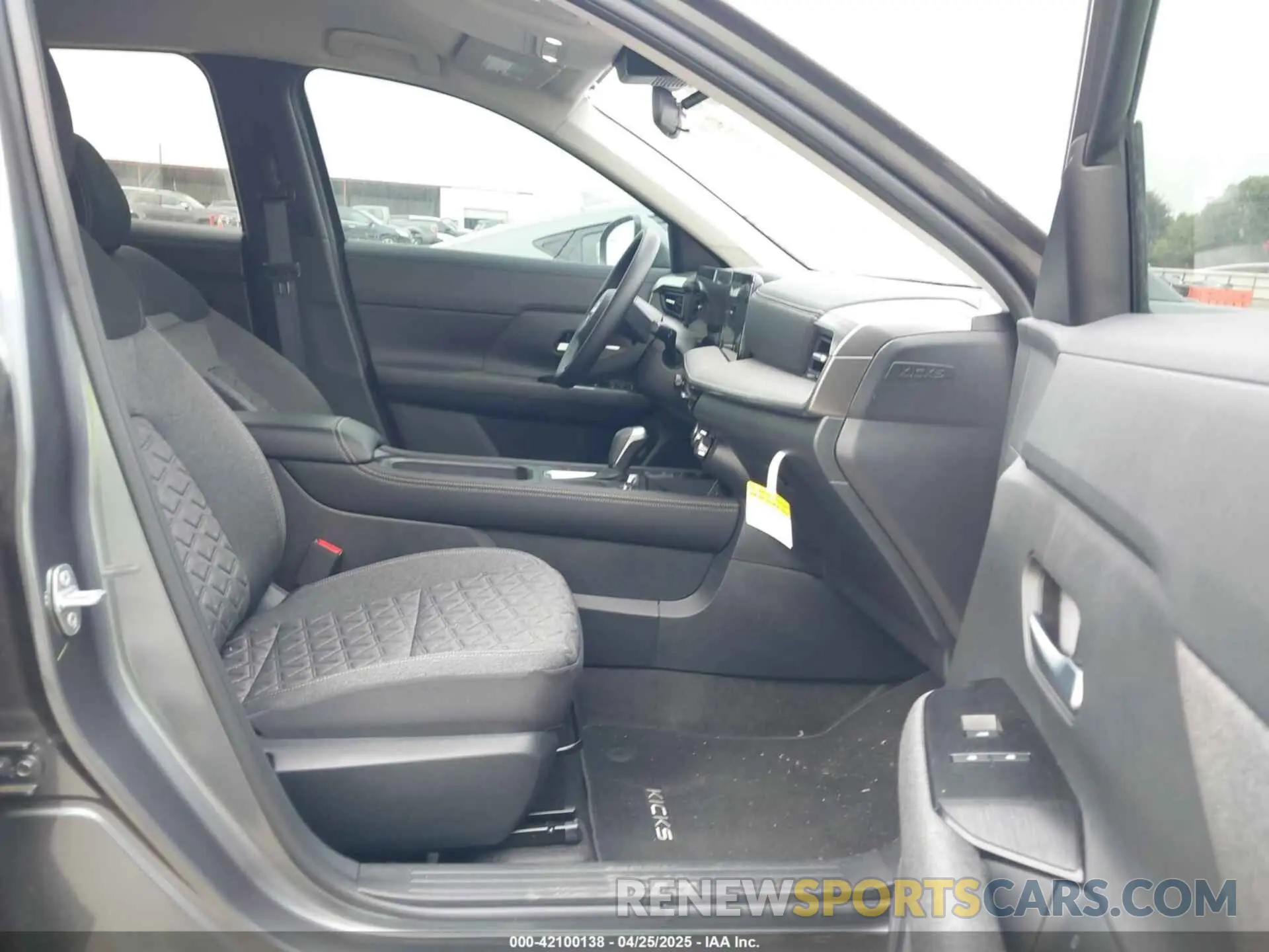 5 fotografías del automóvil dañado 3N8AP6CB6SL363493 NISSAN KICKS 2025