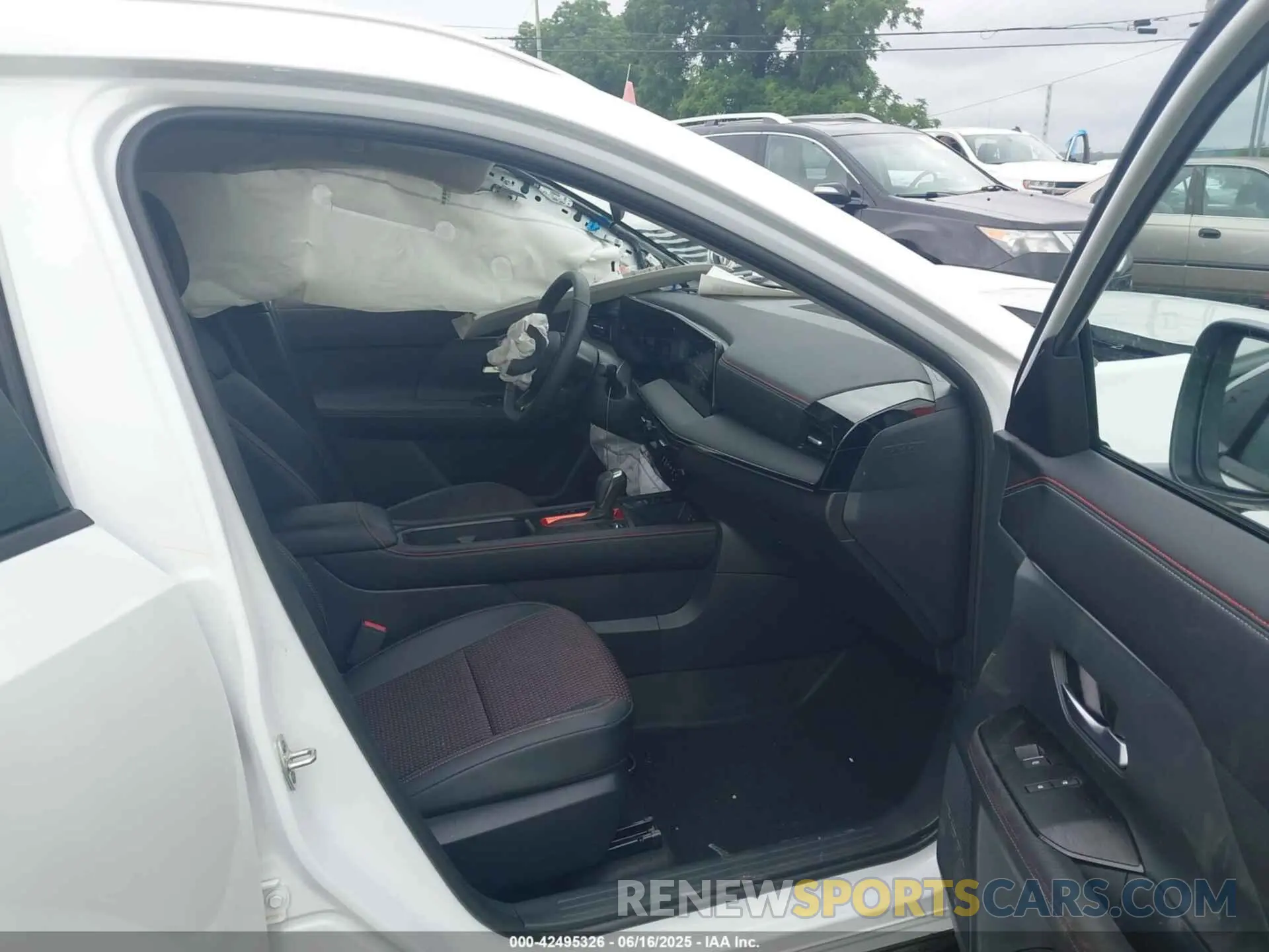 5 fotografías del automóvil dañado 3N8AP6DB9SL348498 NISSAN KICKS 2025