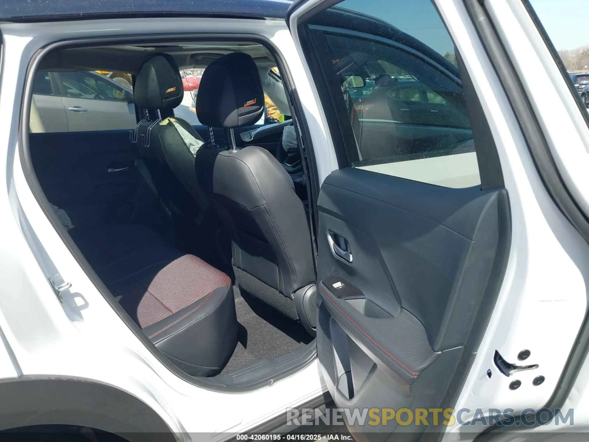 8 fotografías del automóvil dañado 3N8AP6DD8SL378383 NISSAN KICKS 2025