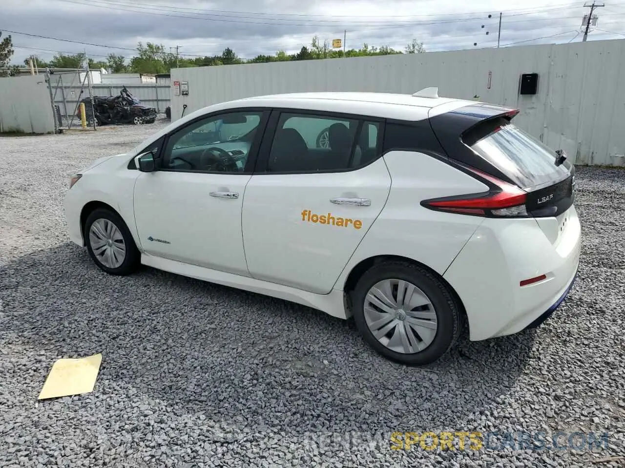 2 fotografías del automóvil dañado 1N4AZ1CP6KC300836 NISSAN LEAF 2019