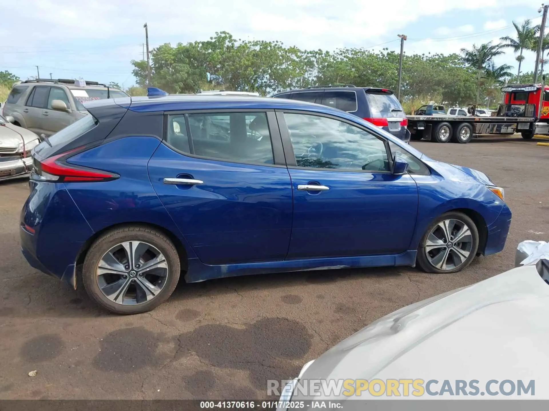13 fotografías del automóvil dañado 1N4AZ1CV3MC555204 NISSAN LEAF 2021