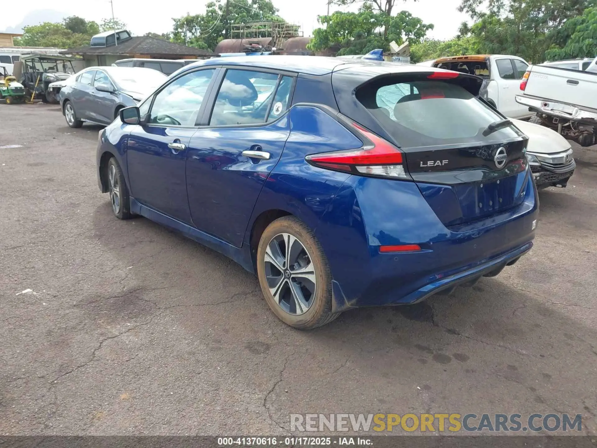 3 fotografías del automóvil dañado 1N4AZ1CV3MC555204 NISSAN LEAF 2021