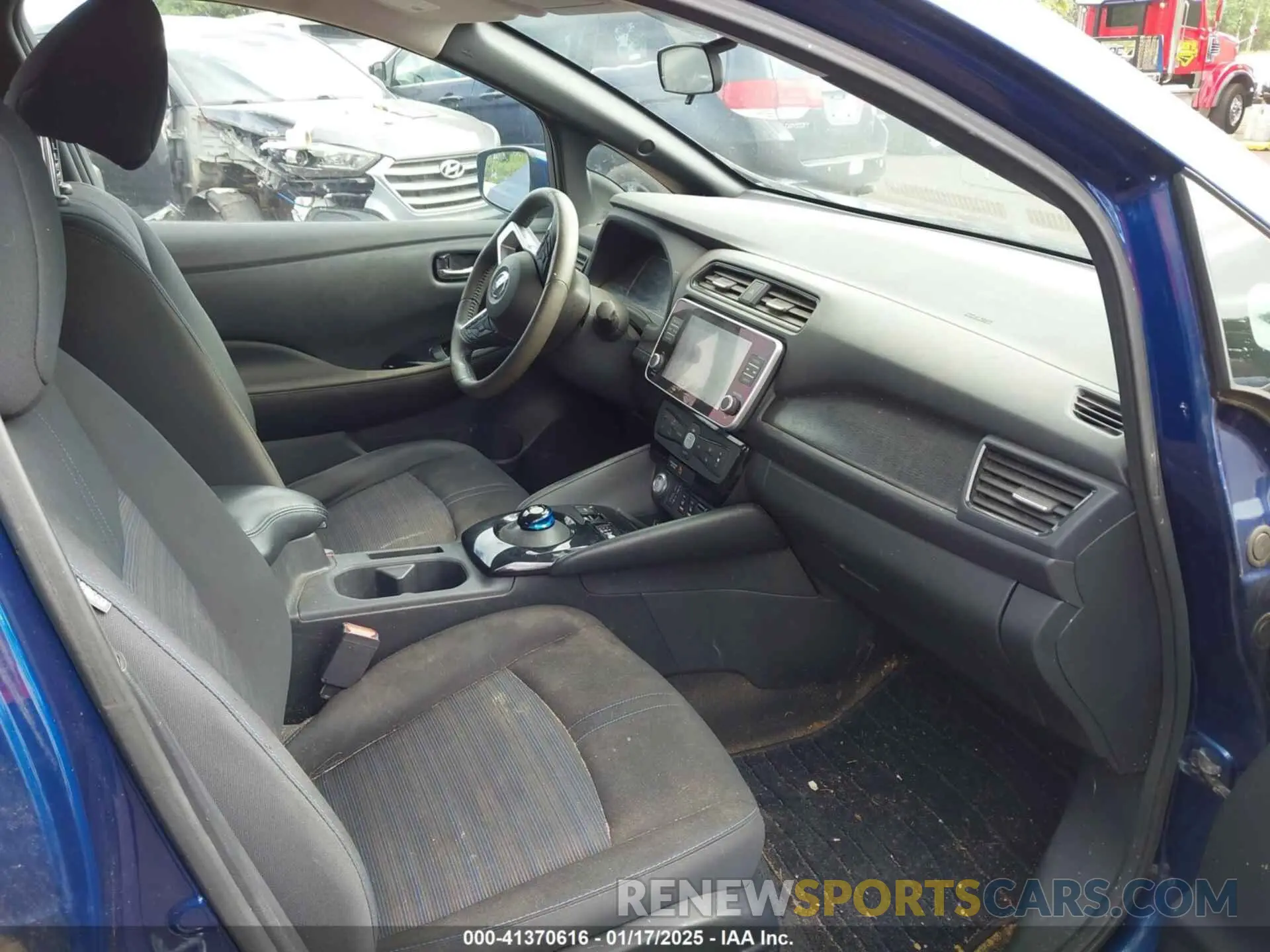 5 fotografías del automóvil dañado 1N4AZ1CV3MC555204 NISSAN LEAF 2021
