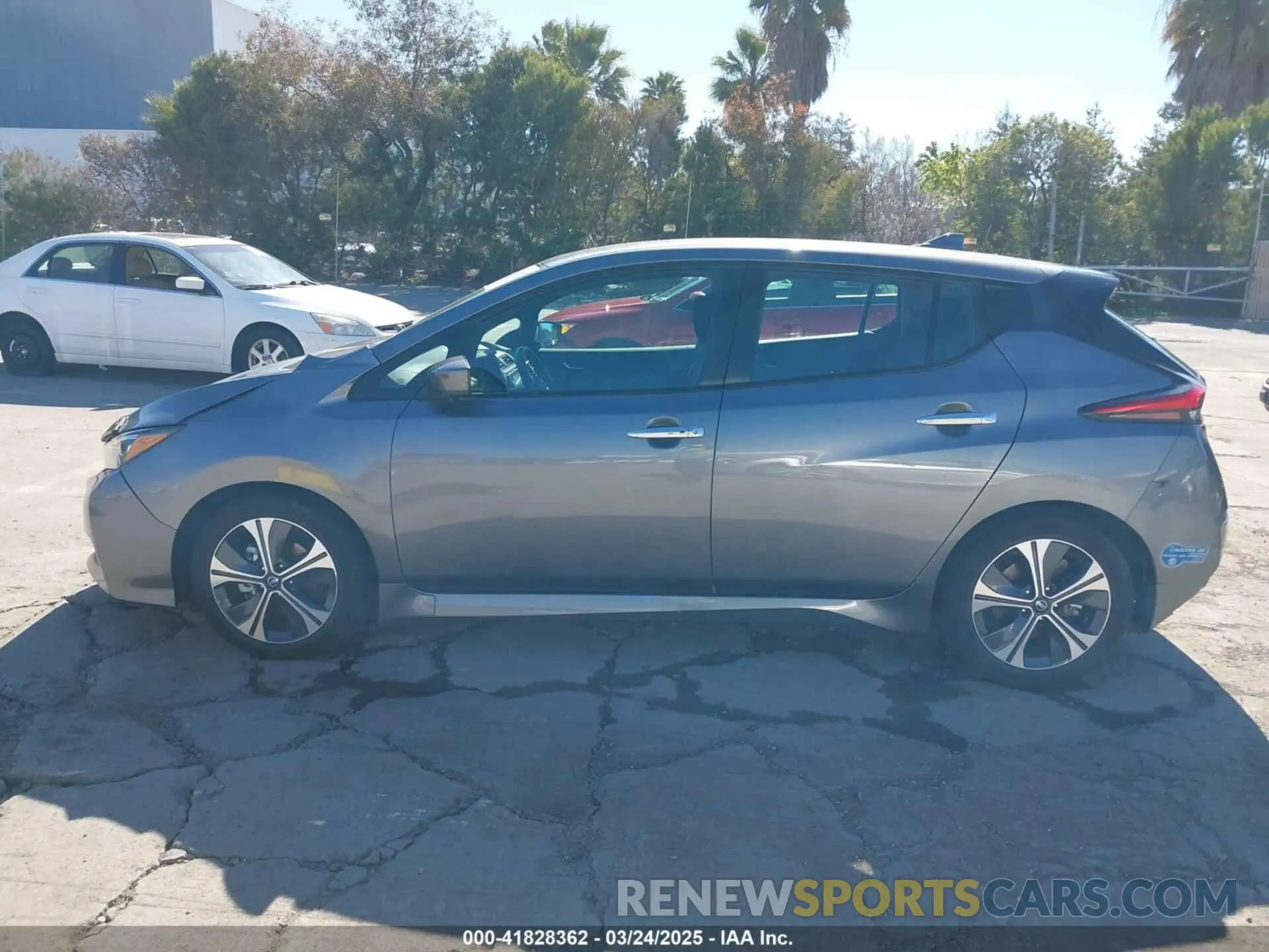 14 fotografías del automóvil dañado 1N4AZ1CV4MC551890 NISSAN LEAF 2021