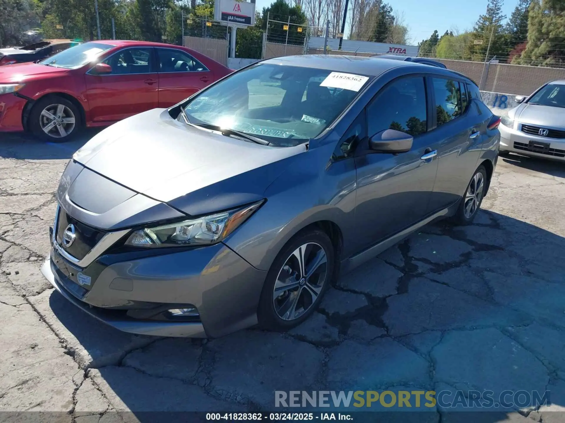 2 fotografías del automóvil dañado 1N4AZ1CV4MC551890 NISSAN LEAF 2021