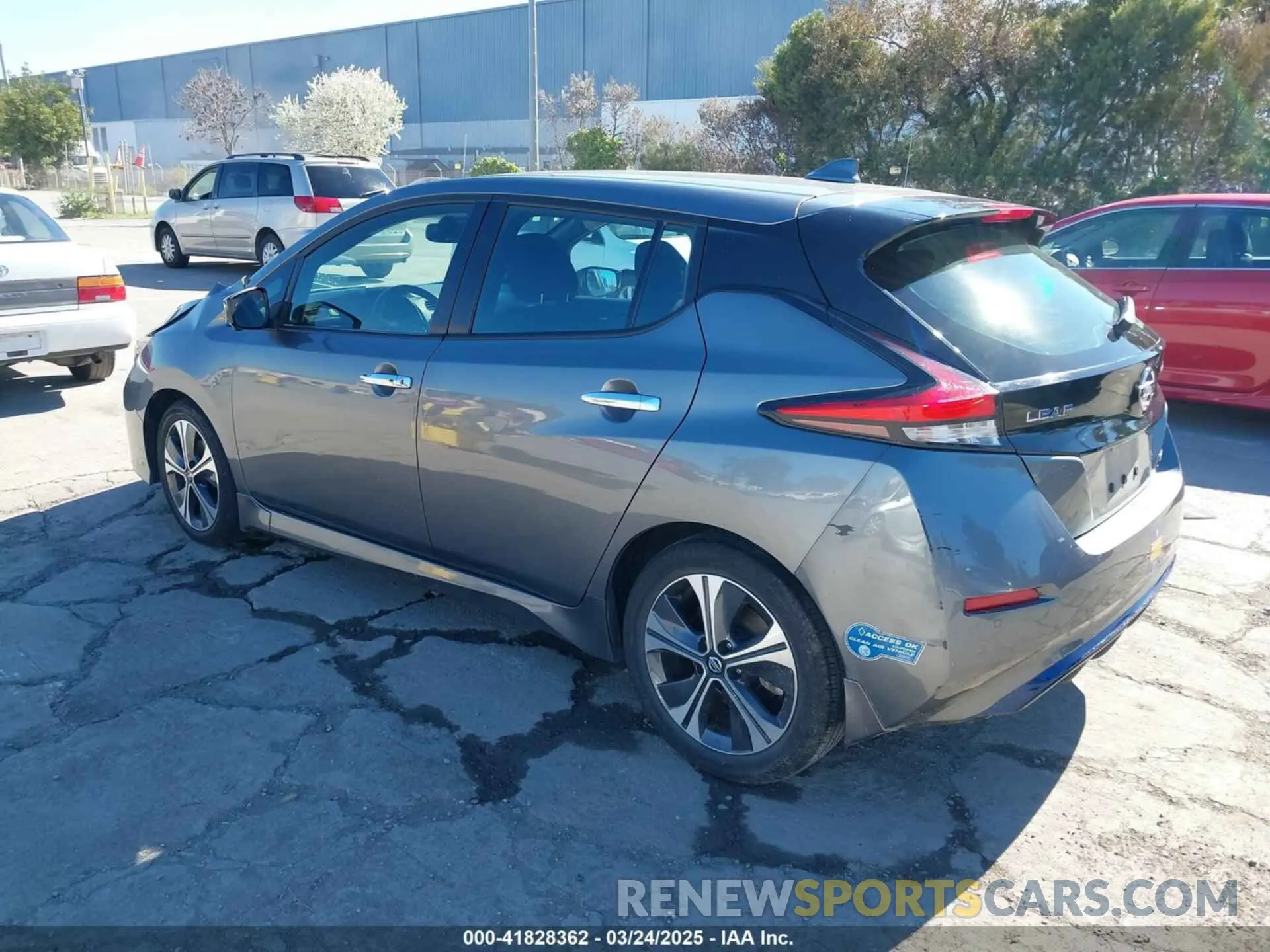 3 fotografías del automóvil dañado 1N4AZ1CV4MC551890 NISSAN LEAF 2021