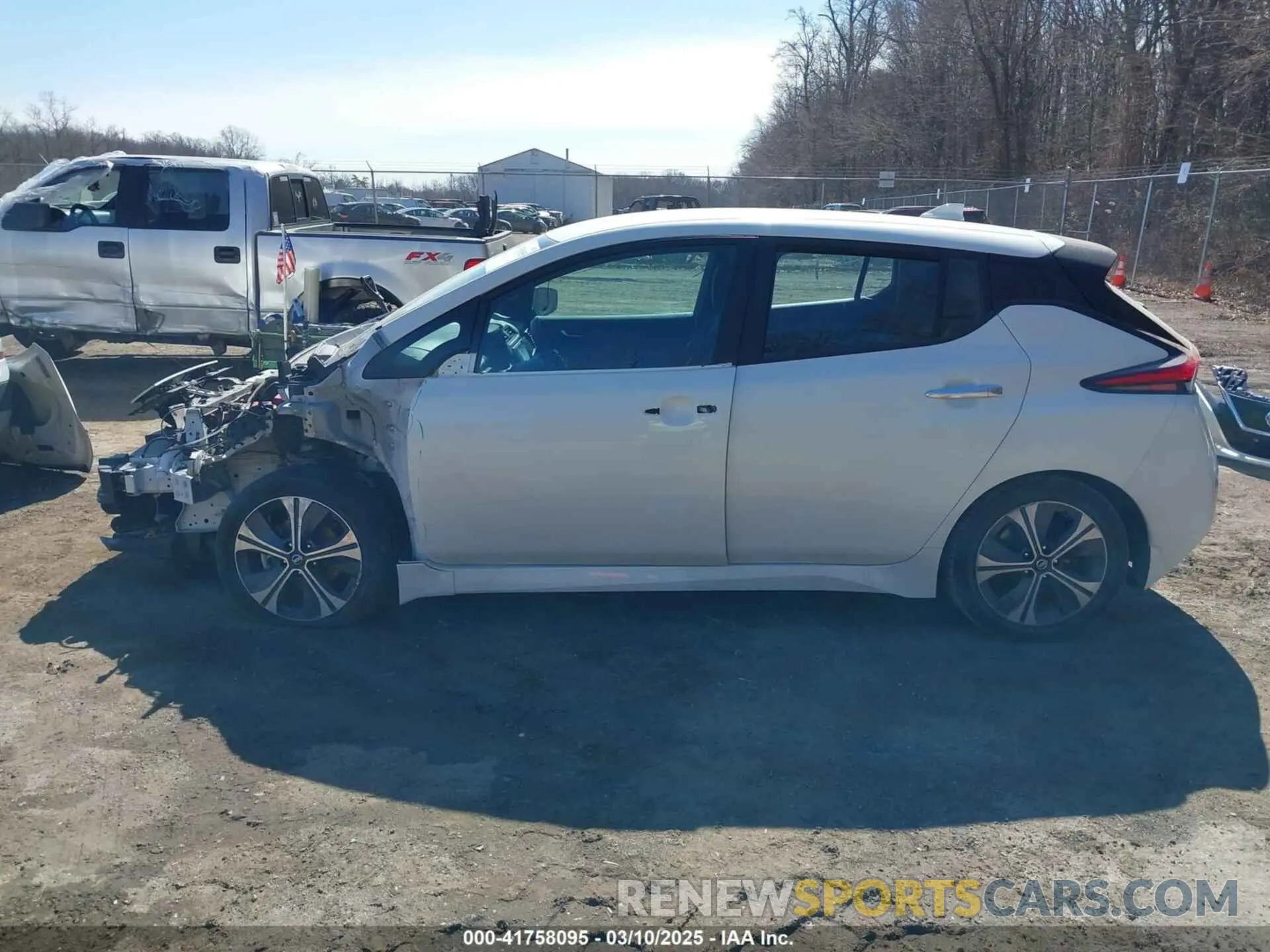 15 fotografías del automóvil dañado 1N4AZ1CV8MC556168 NISSAN LEAF 2021