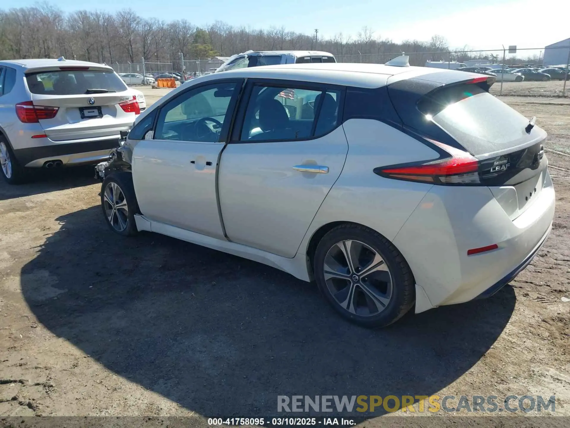 3 fotografías del automóvil dañado 1N4AZ1CV8MC556168 NISSAN LEAF 2021