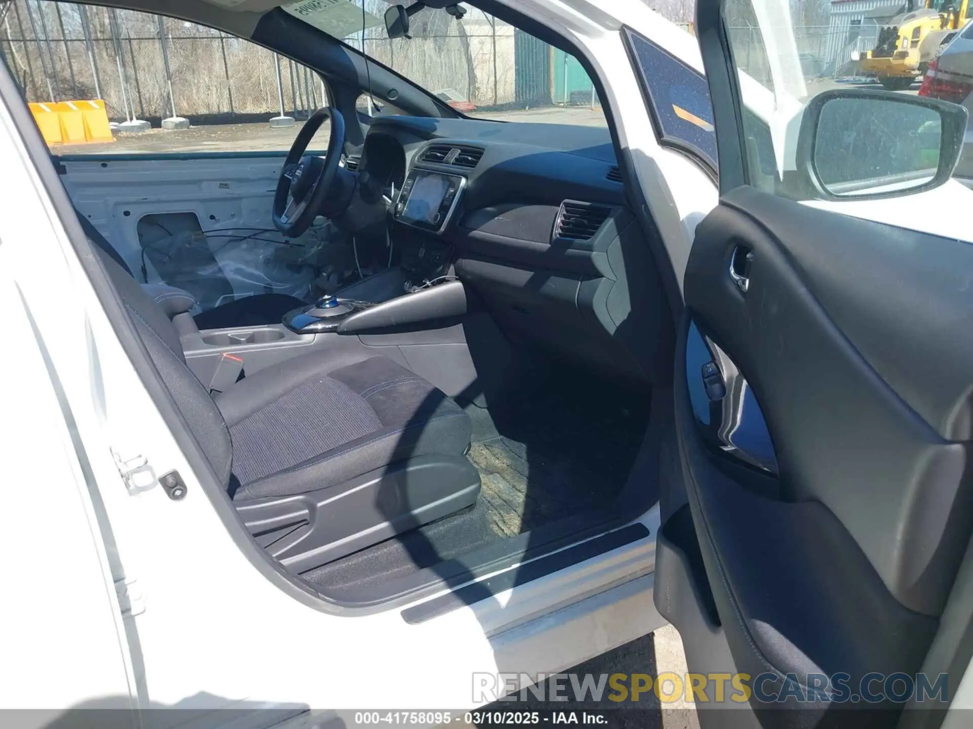 5 fotografías del automóvil dañado 1N4AZ1CV8MC556168 NISSAN LEAF 2021