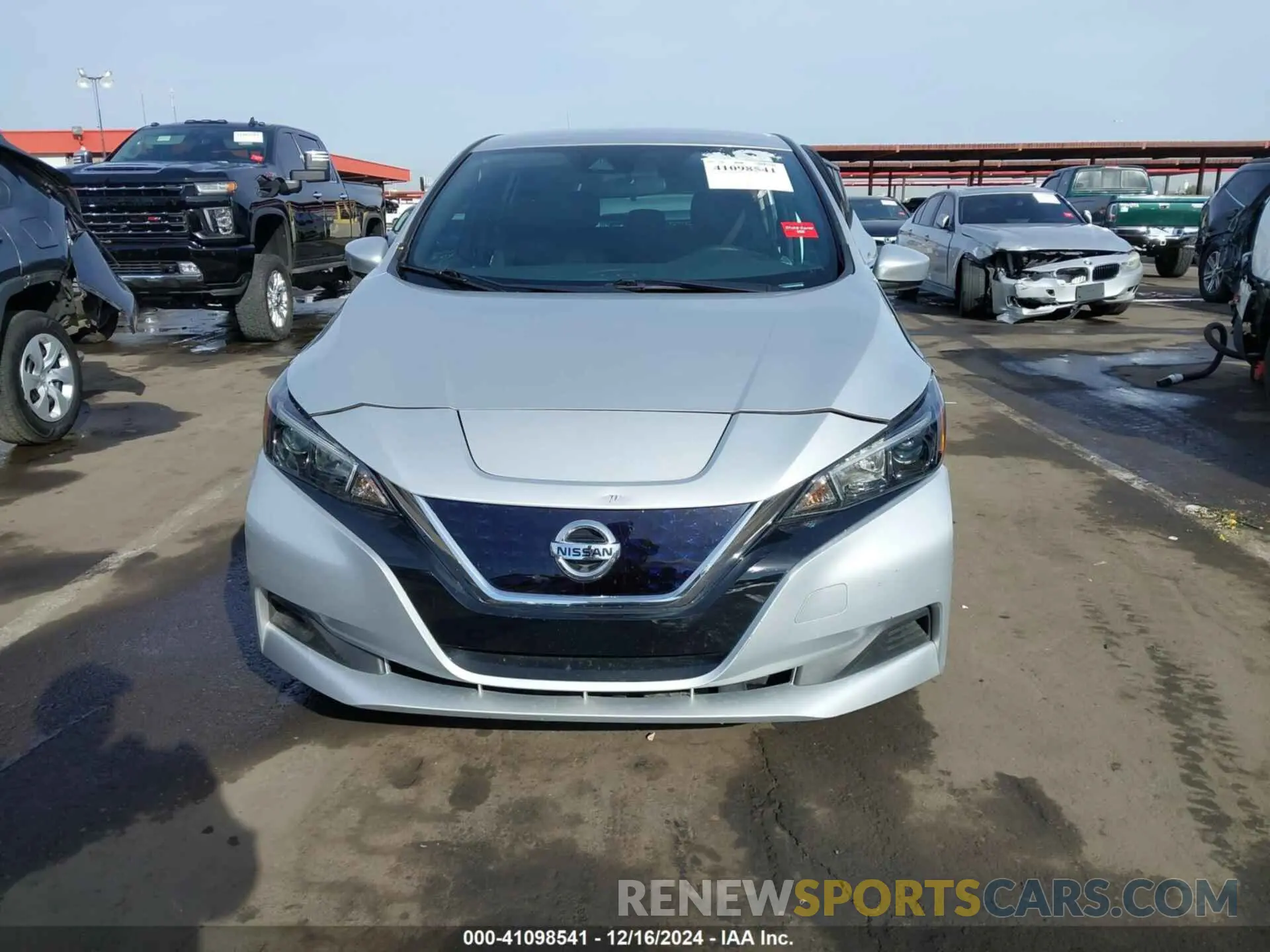 12 fotografías del automóvil dañado 1N4AZ1BV1NC562090 NISSAN LEAF 2022