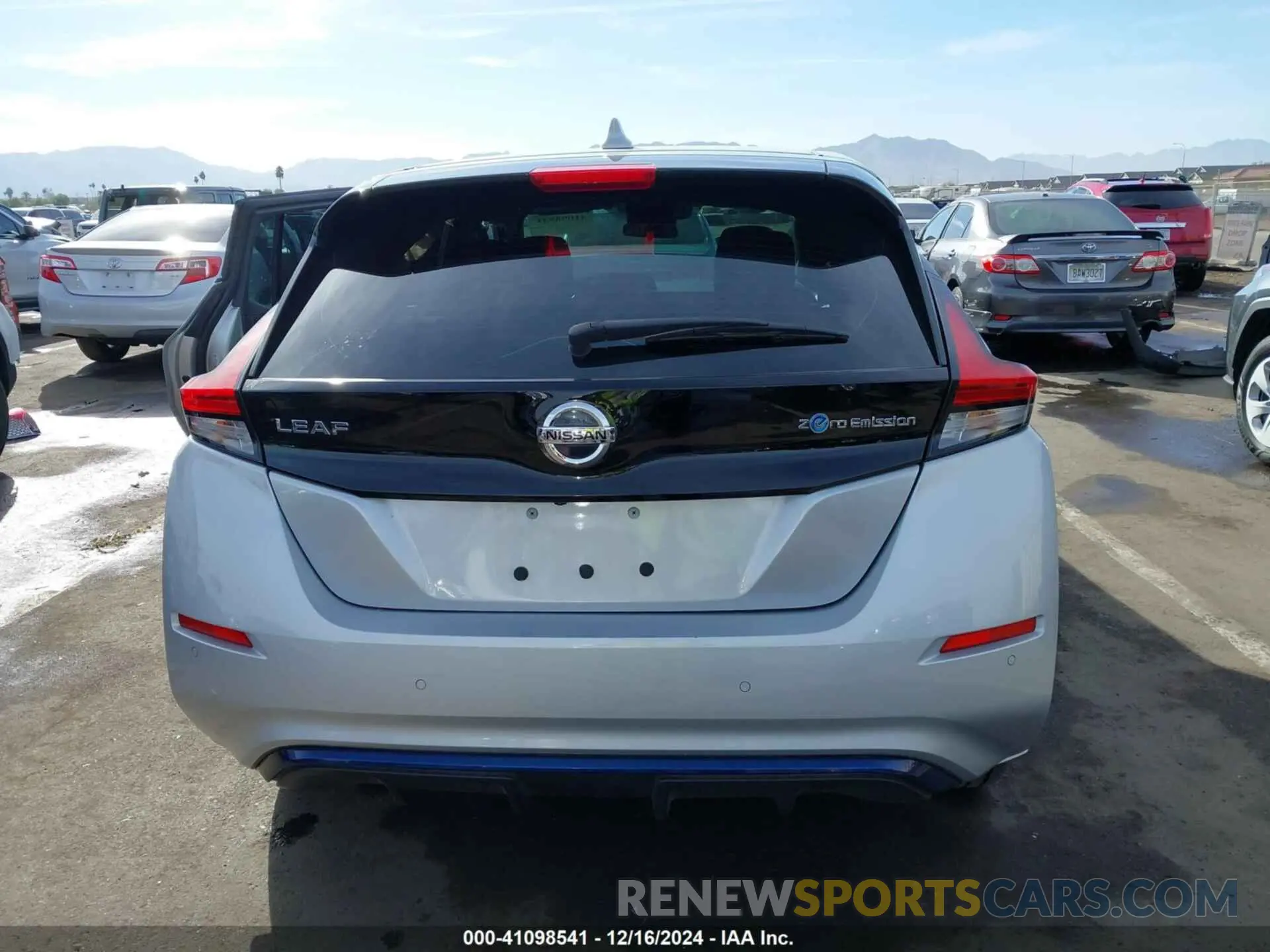 16 fotografías del automóvil dañado 1N4AZ1BV1NC562090 NISSAN LEAF 2022