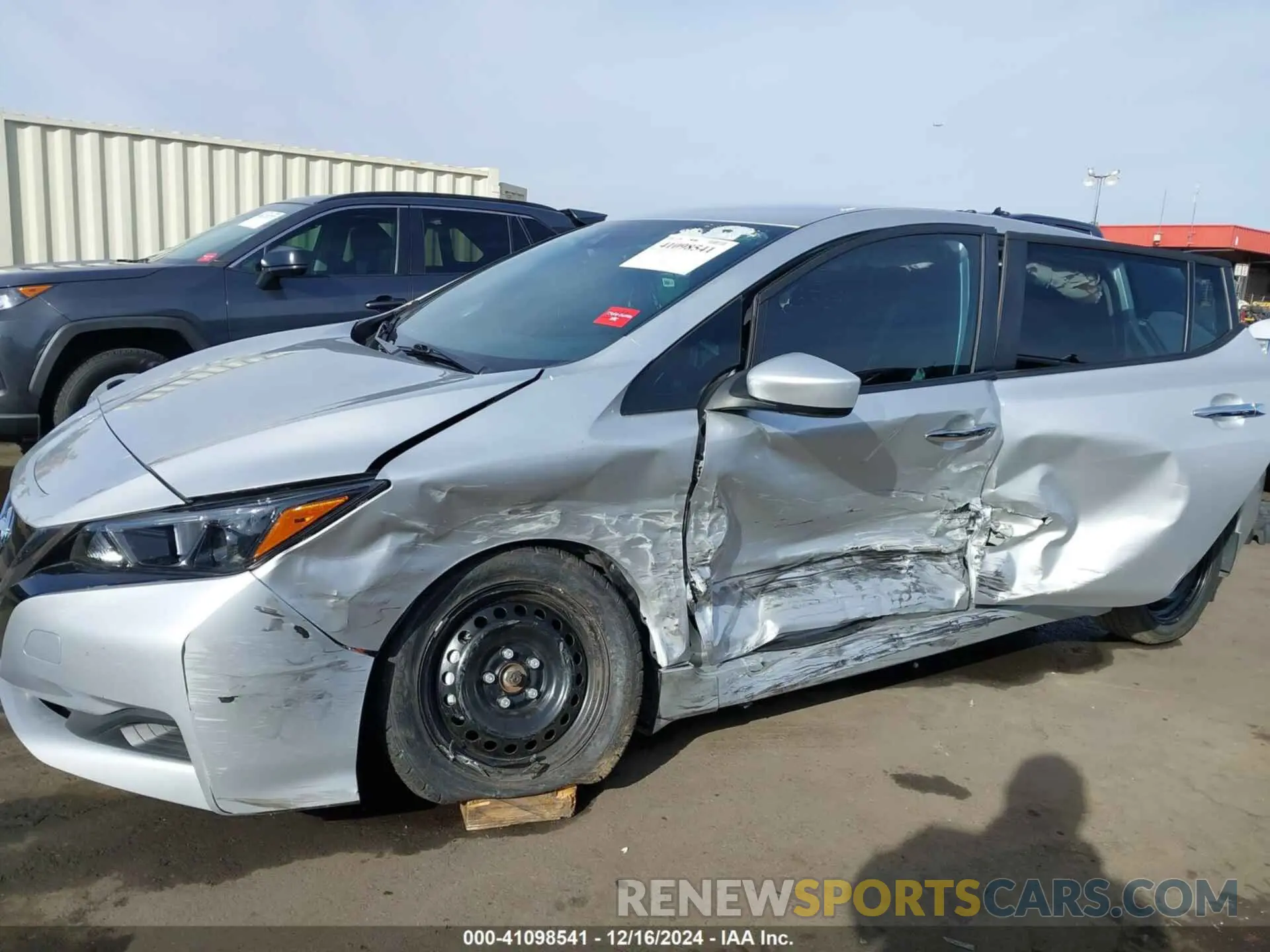 6 fotografías del automóvil dañado 1N4AZ1BV1NC562090 NISSAN LEAF 2022