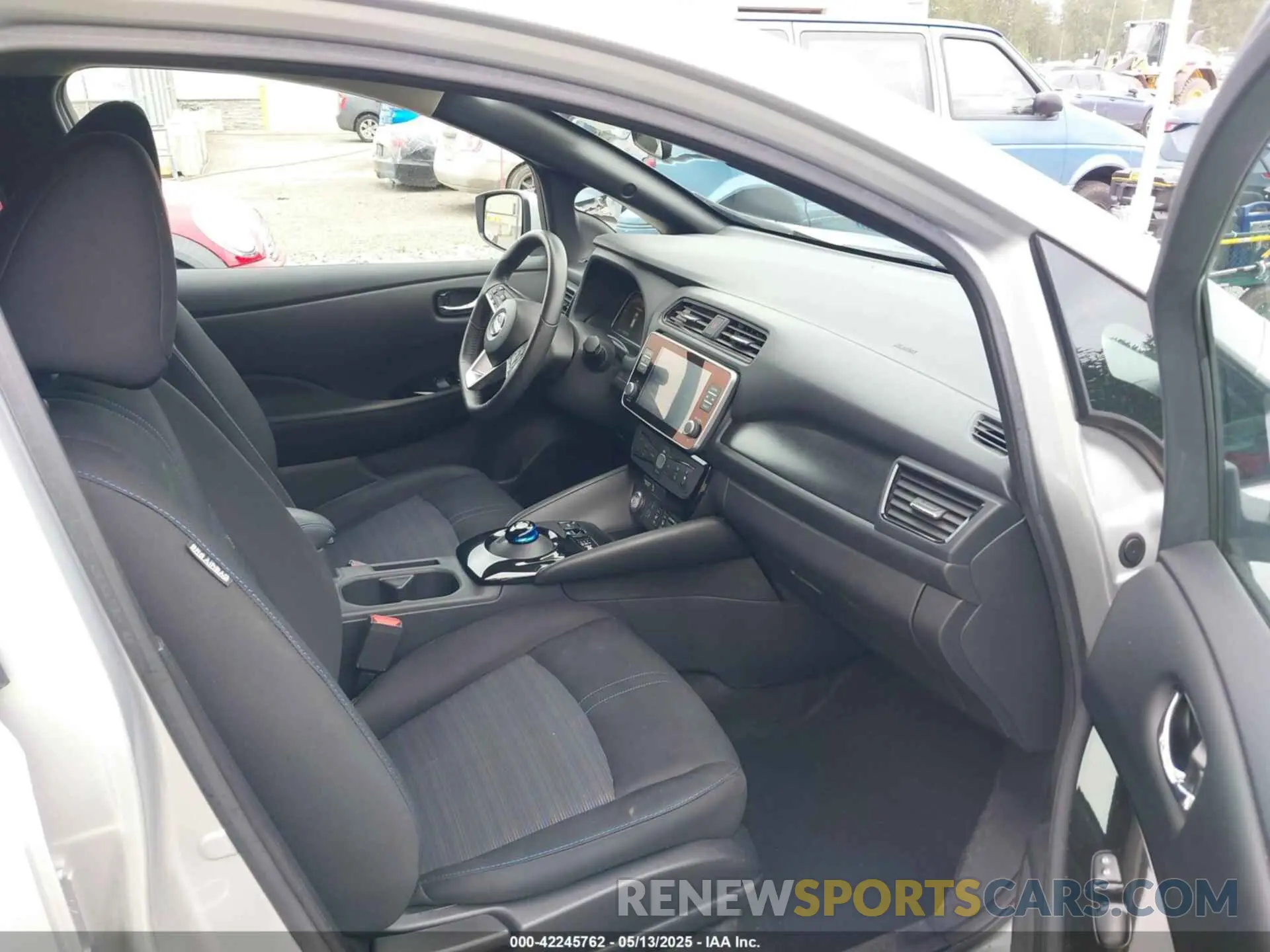 5 fotografías del automóvil dañado 1N4AZ1CV5NC551964 NISSAN LEAF 2022