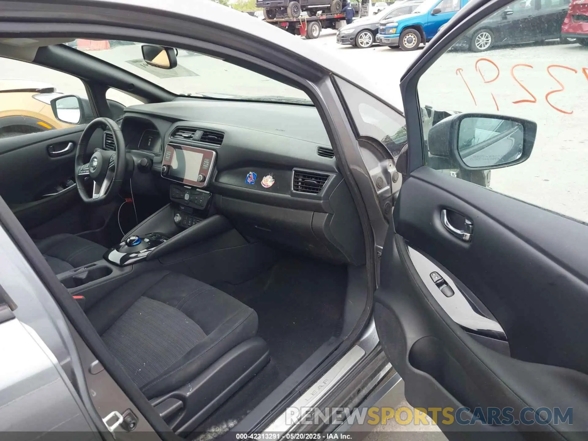 5 fotografías del automóvil dañado 1N4BZ1CV4NC562331 NISSAN LEAF 2022