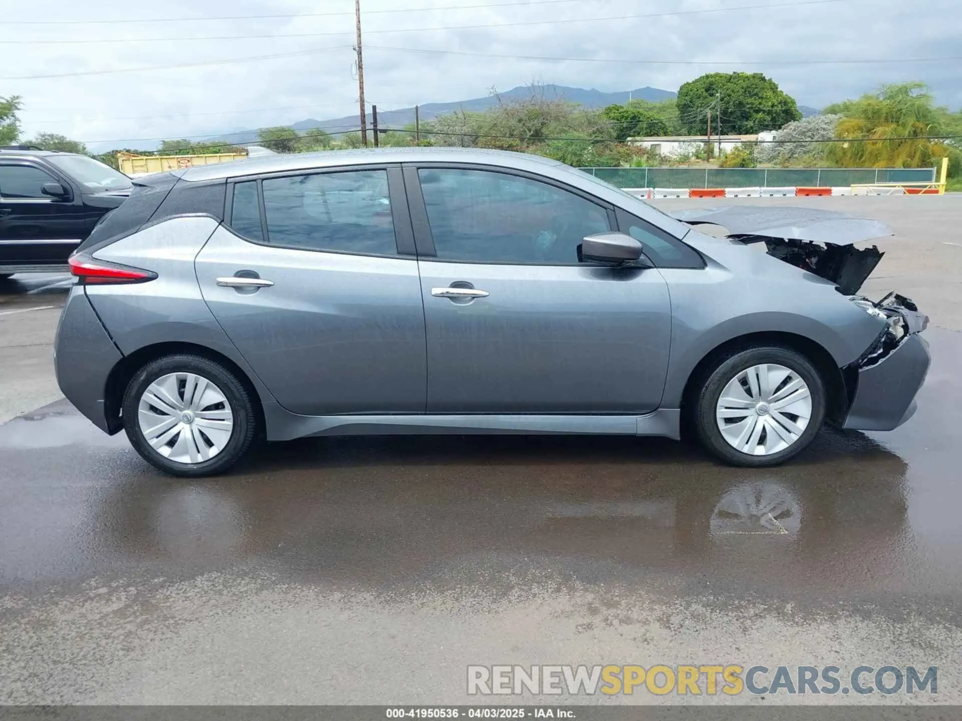 12 fotografías del automóvil dañado 1N4AZ1BV1PC562206 NISSAN LEAF 2023