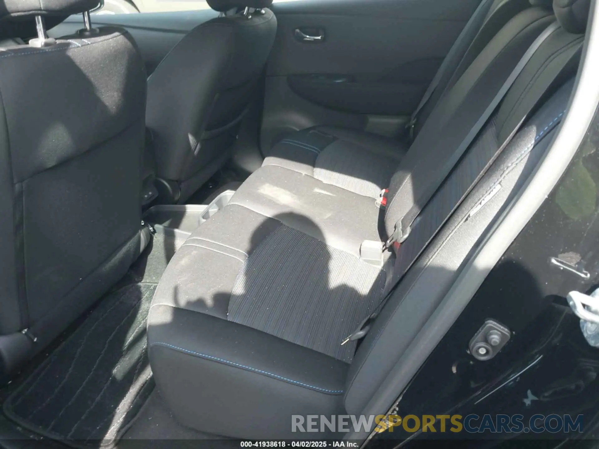 8 fotografías del automóvil dañado 1N4AZ1BV6PC560452 NISSAN LEAF 2023