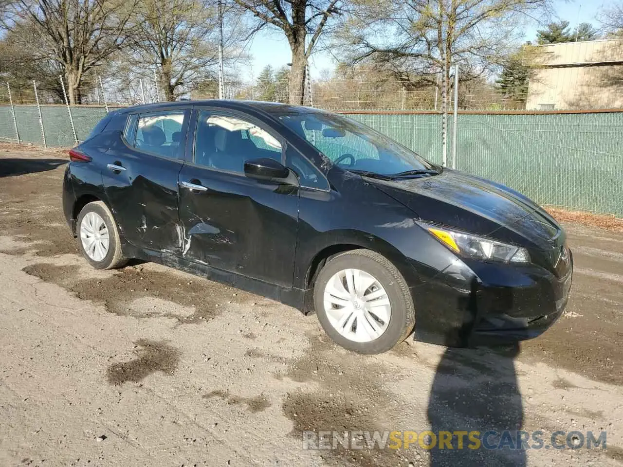 4 fotografías del automóvil dañado 1N4AZ1BV8PC561621 NISSAN LEAF 2023