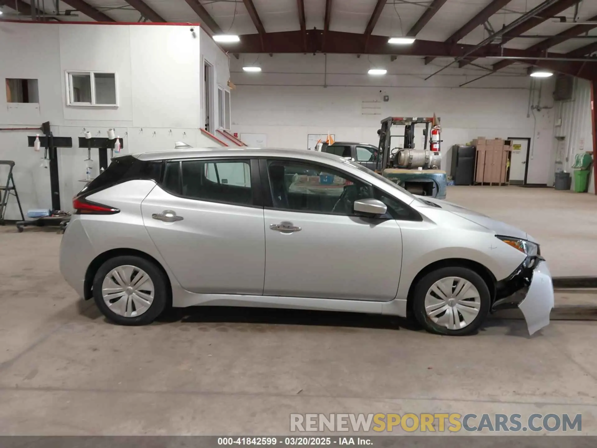 13 fotografías del automóvil dañado 1N4AZ1BV9PC559344 NISSAN LEAF 2023