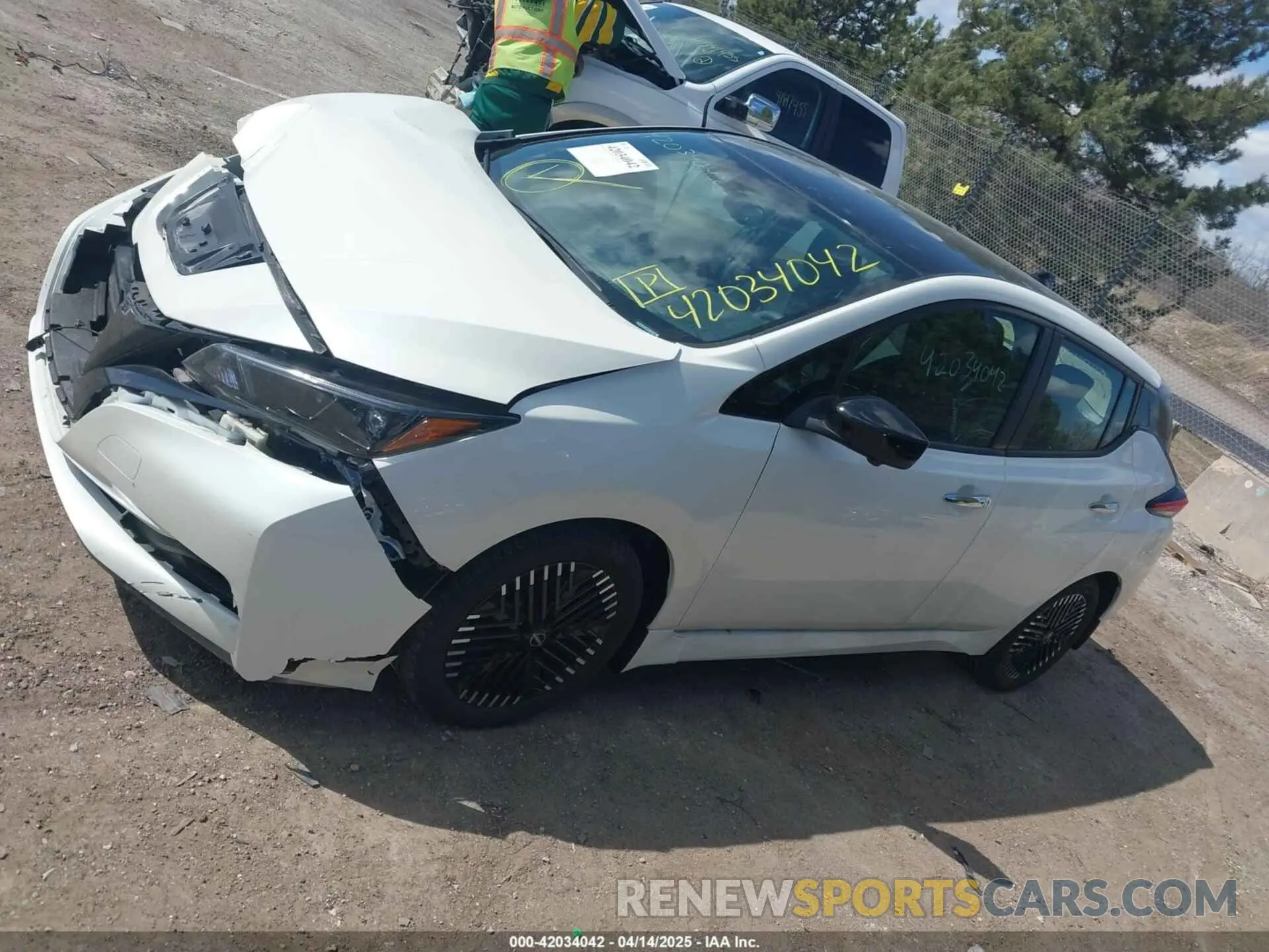 14 fotografías del automóvil dañado 1N4CZ1CV4PC557184 NISSAN LEAF 2023