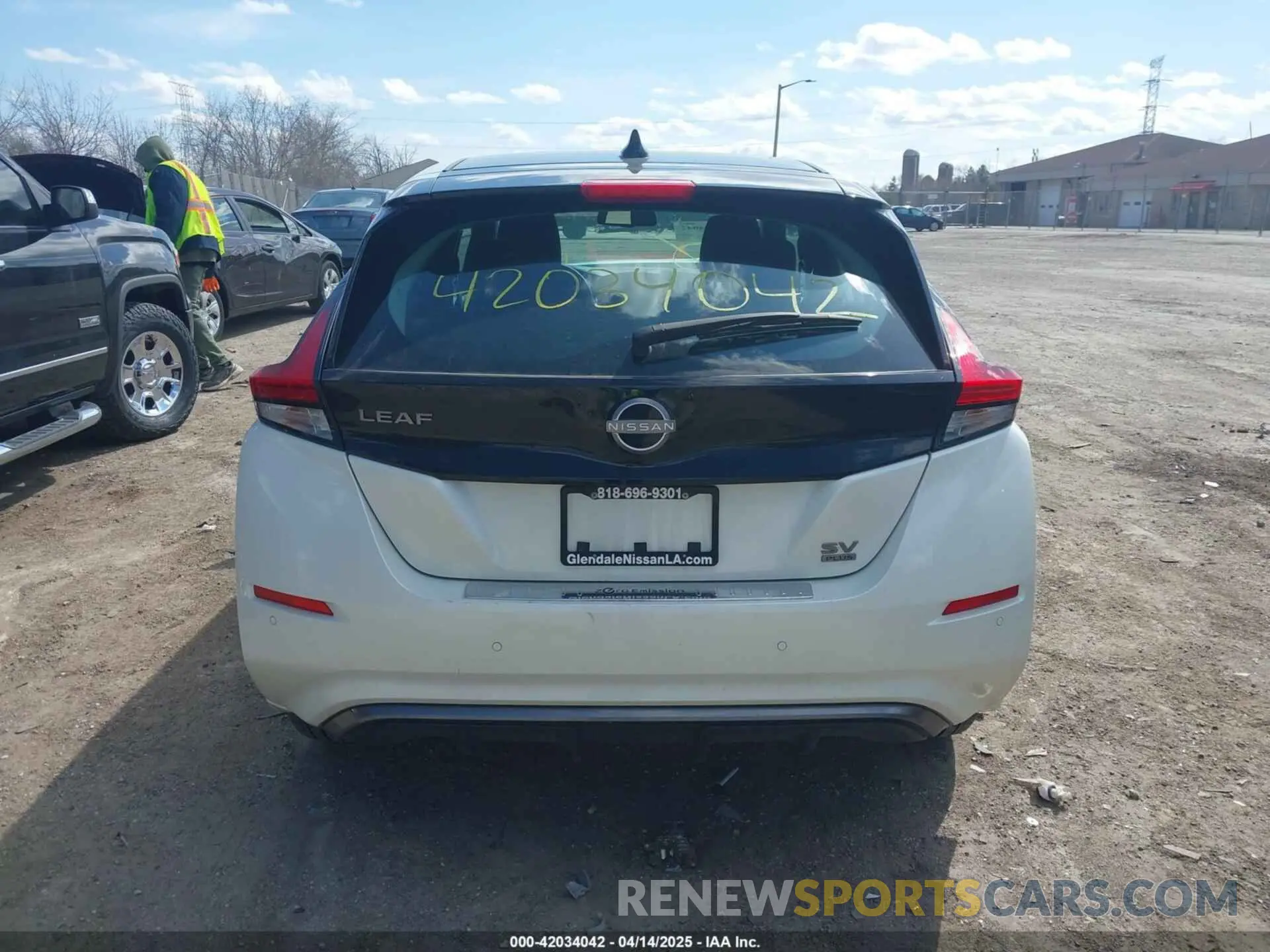 16 fotografías del automóvil dañado 1N4CZ1CV4PC557184 NISSAN LEAF 2023
