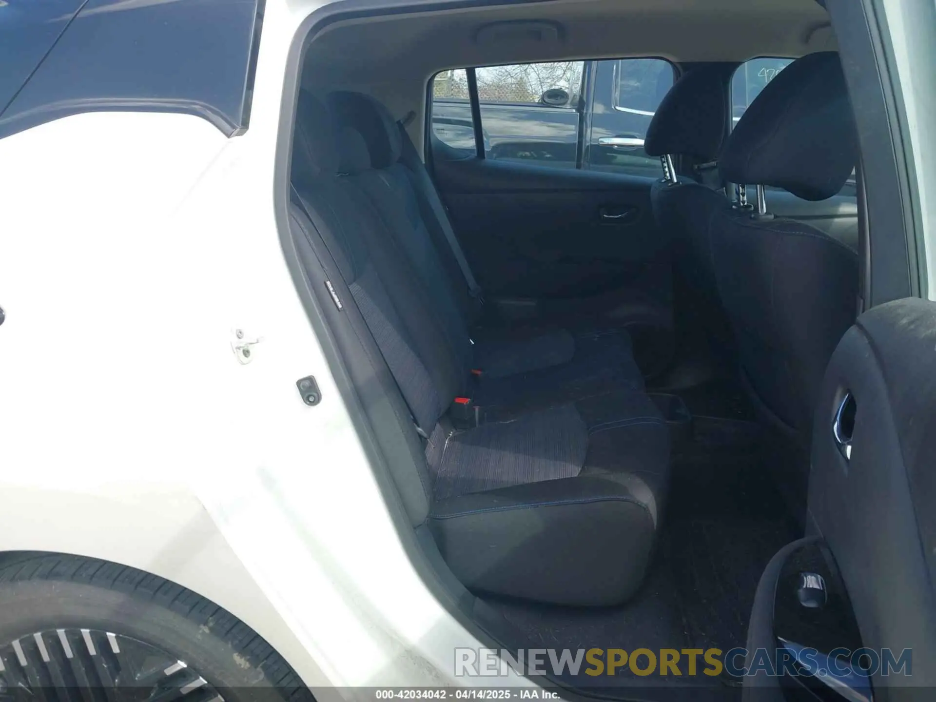 8 fotografías del automóvil dañado 1N4CZ1CV4PC557184 NISSAN LEAF 2023