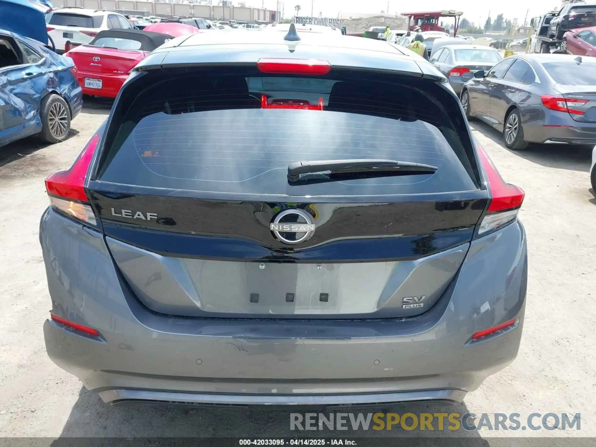 17 fotografías del automóvil dañado 1N4CZ1CV4RC551792 NISSAN LEAF 2024