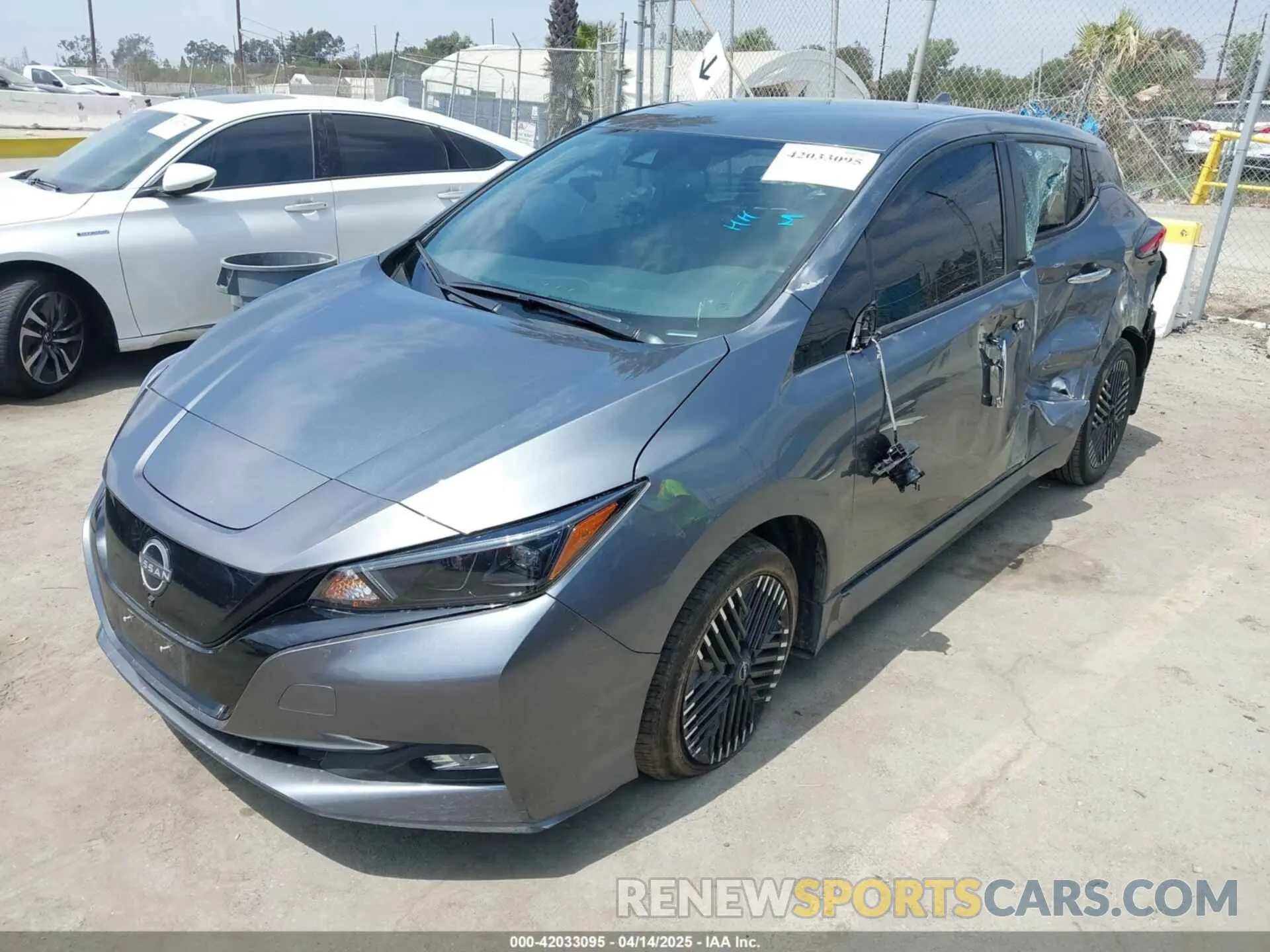 2 fotografías del automóvil dañado 1N4CZ1CV4RC551792 NISSAN LEAF 2024