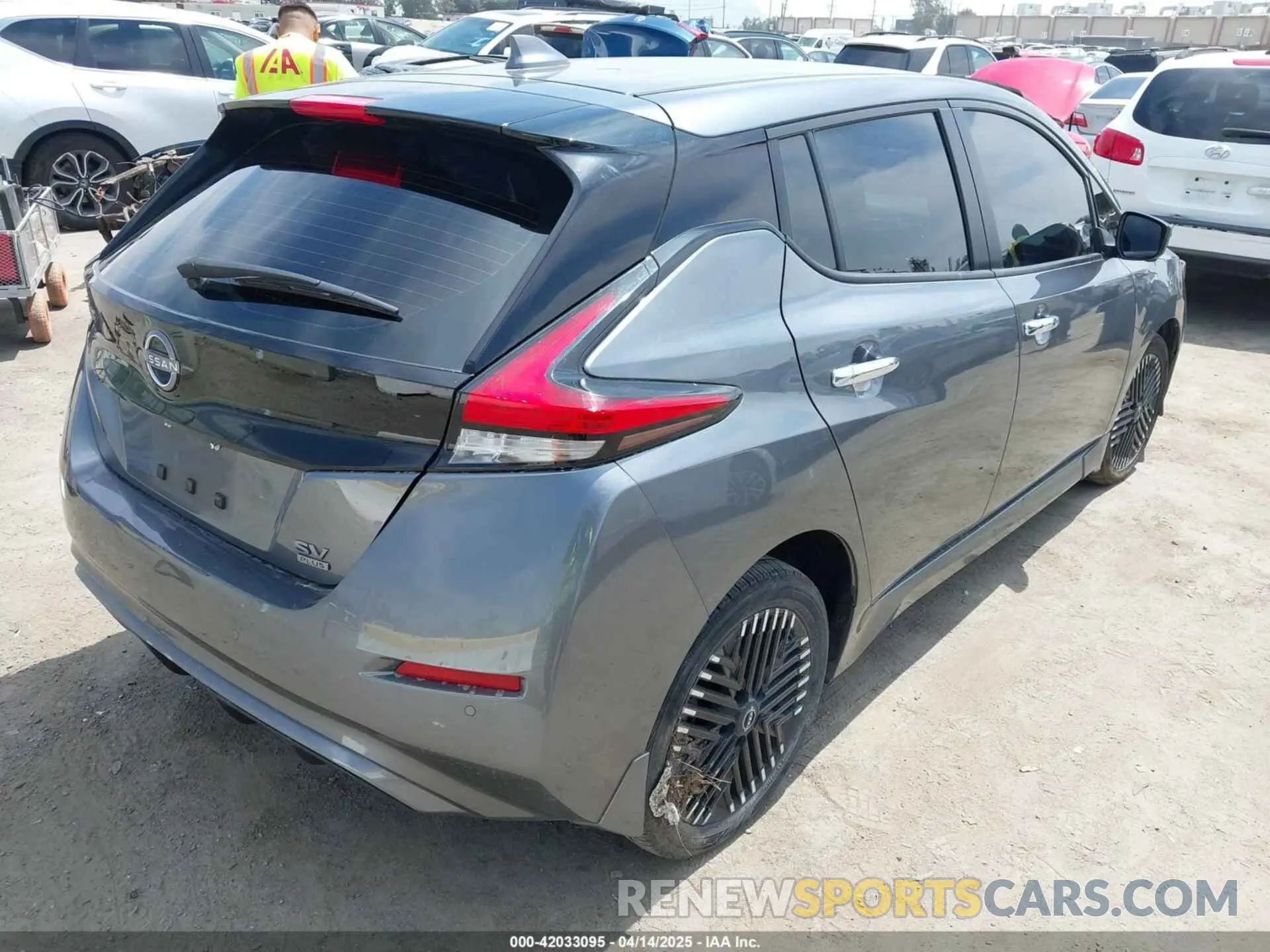 4 fotografías del automóvil dañado 1N4CZ1CV4RC551792 NISSAN LEAF 2024