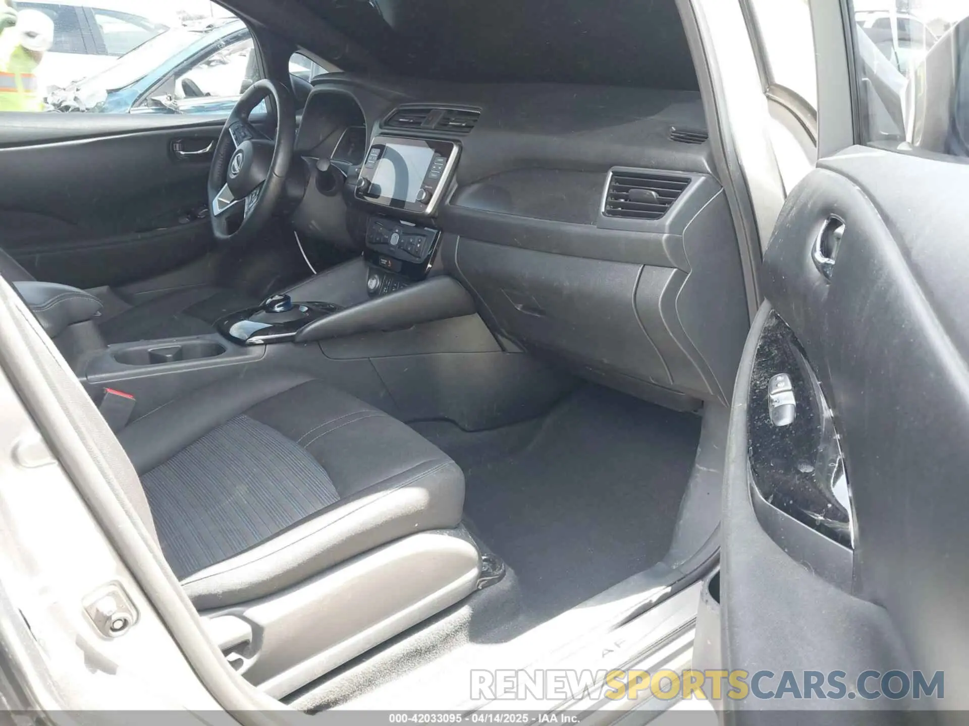 5 fotografías del automóvil dañado 1N4CZ1CV4RC551792 NISSAN LEAF 2024