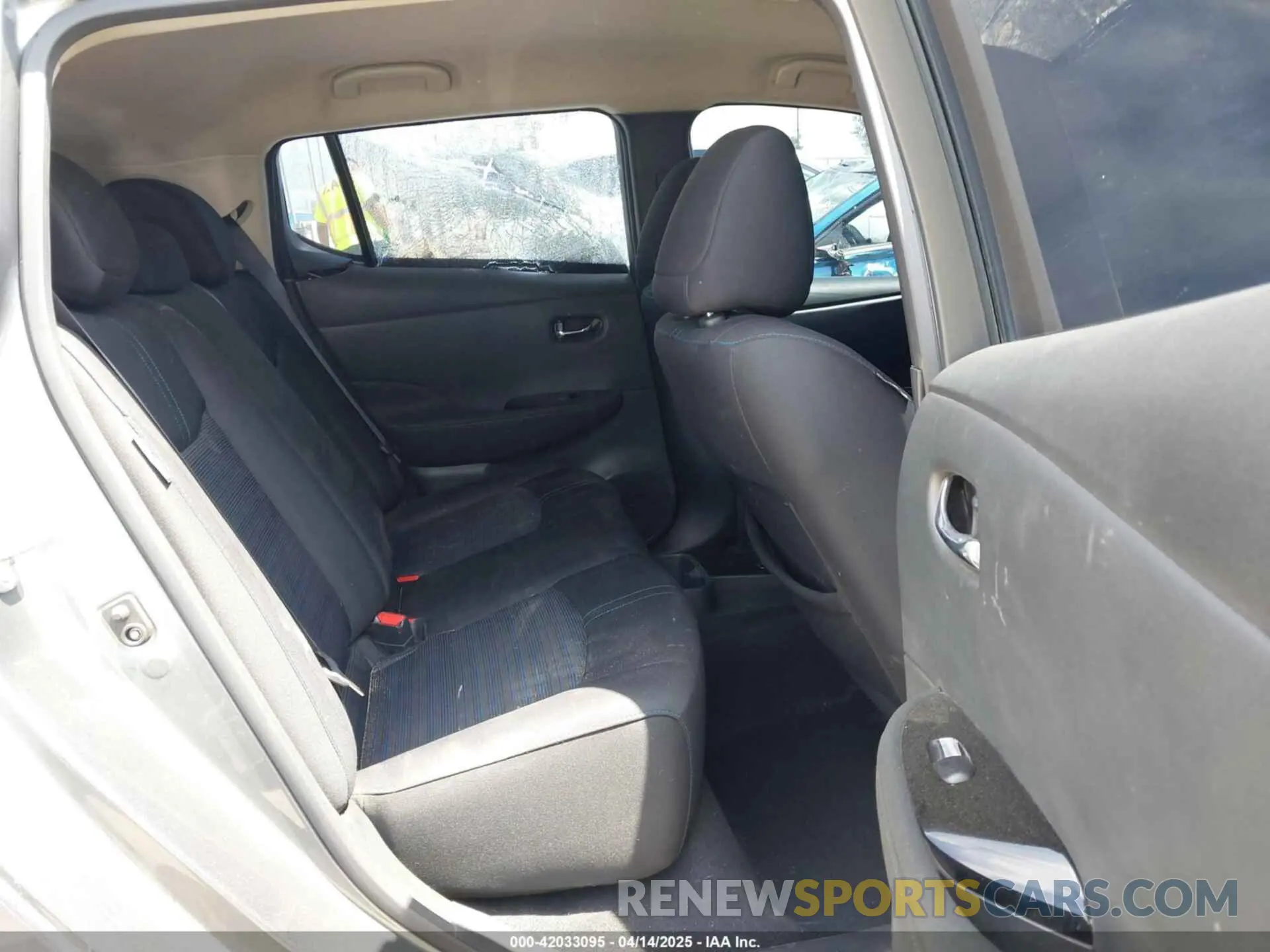 8 fotografías del automóvil dañado 1N4CZ1CV4RC551792 NISSAN LEAF 2024