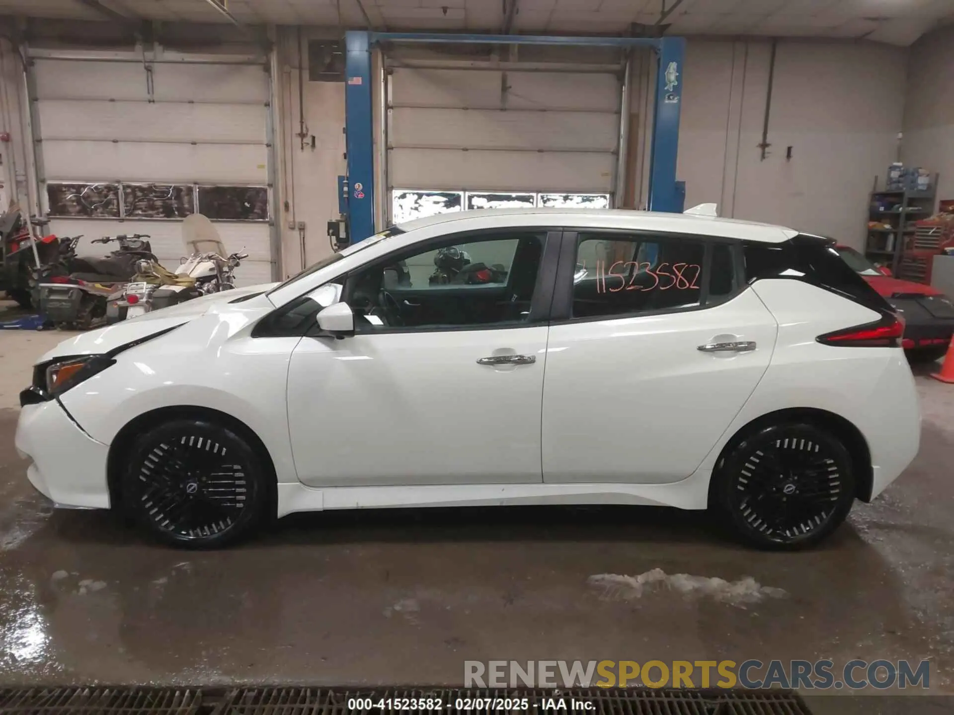 14 fotografías del automóvil dañado 1N4CZ1CV4RC553137 NISSAN LEAF 2024