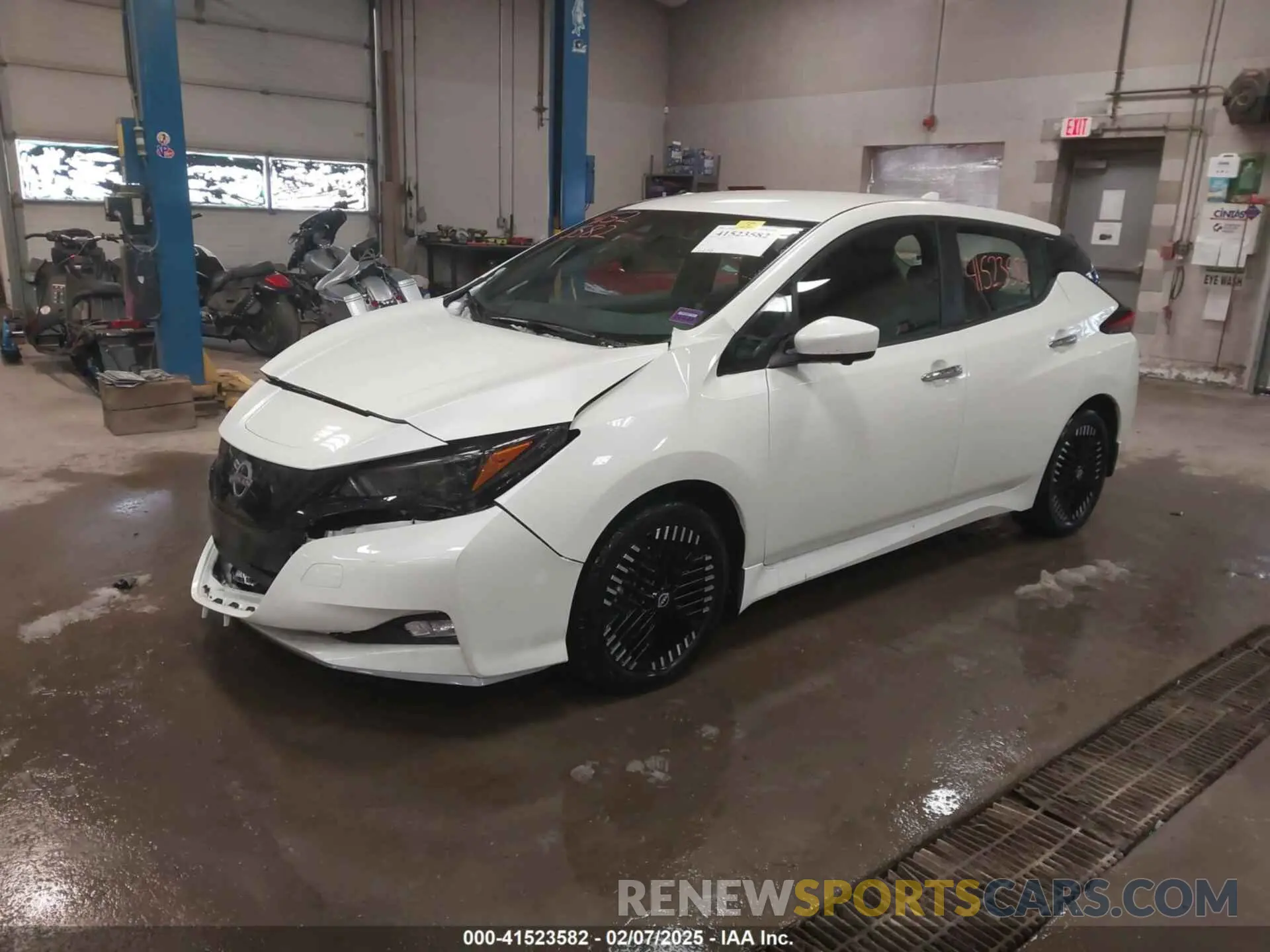2 fotografías del automóvil dañado 1N4CZ1CV4RC553137 NISSAN LEAF 2024
