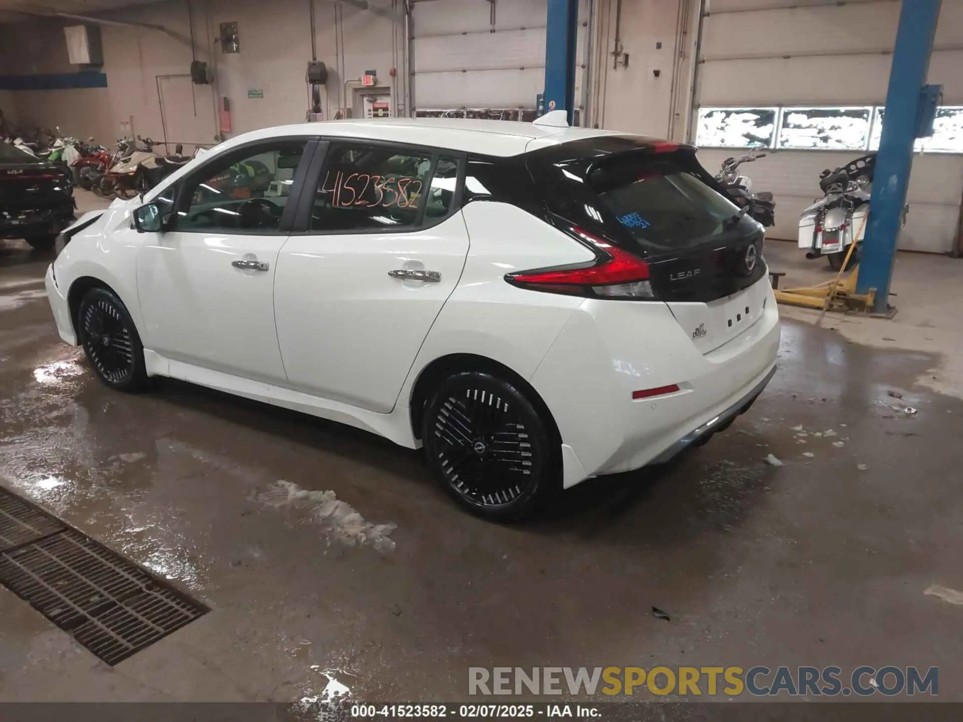 3 fotografías del automóvil dañado 1N4CZ1CV4RC553137 NISSAN LEAF 2024