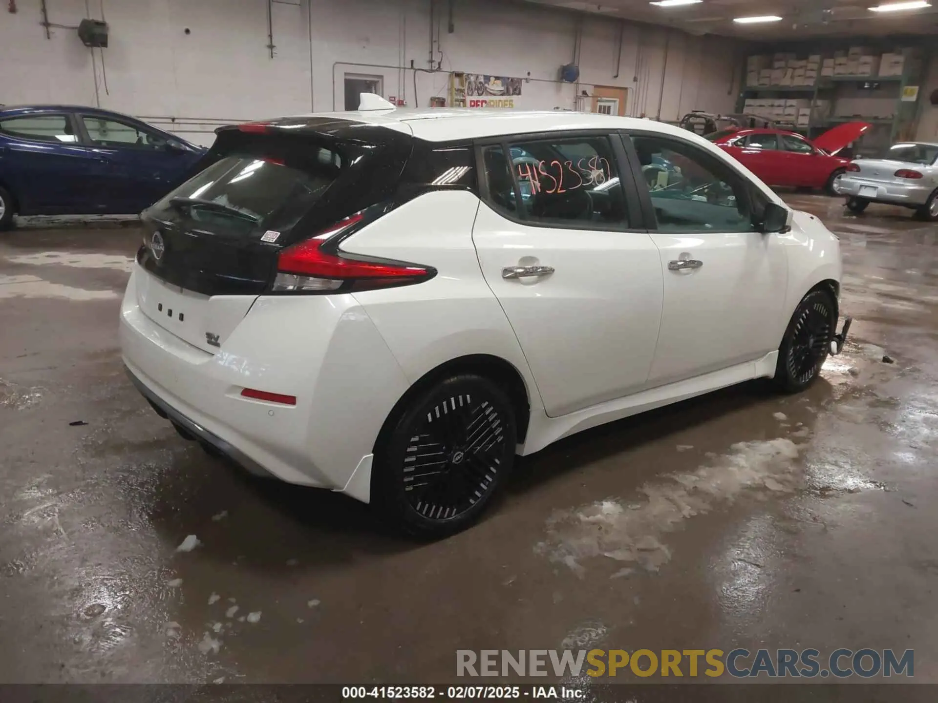 4 fotografías del automóvil dañado 1N4CZ1CV4RC553137 NISSAN LEAF 2024