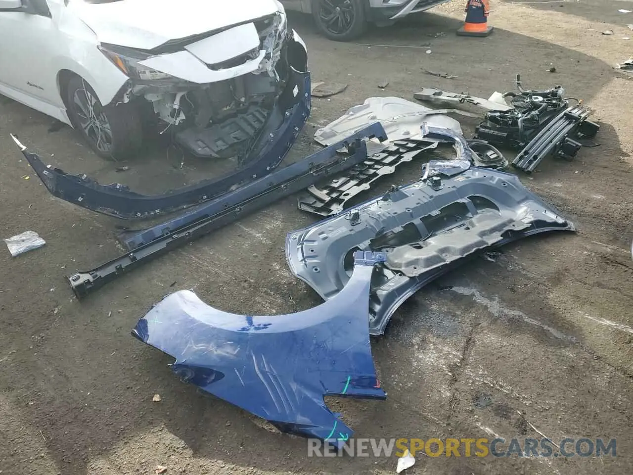 12 fotografías del automóvil dañado 1N4CZ1CV8RC556672 NISSAN LEAF 2024