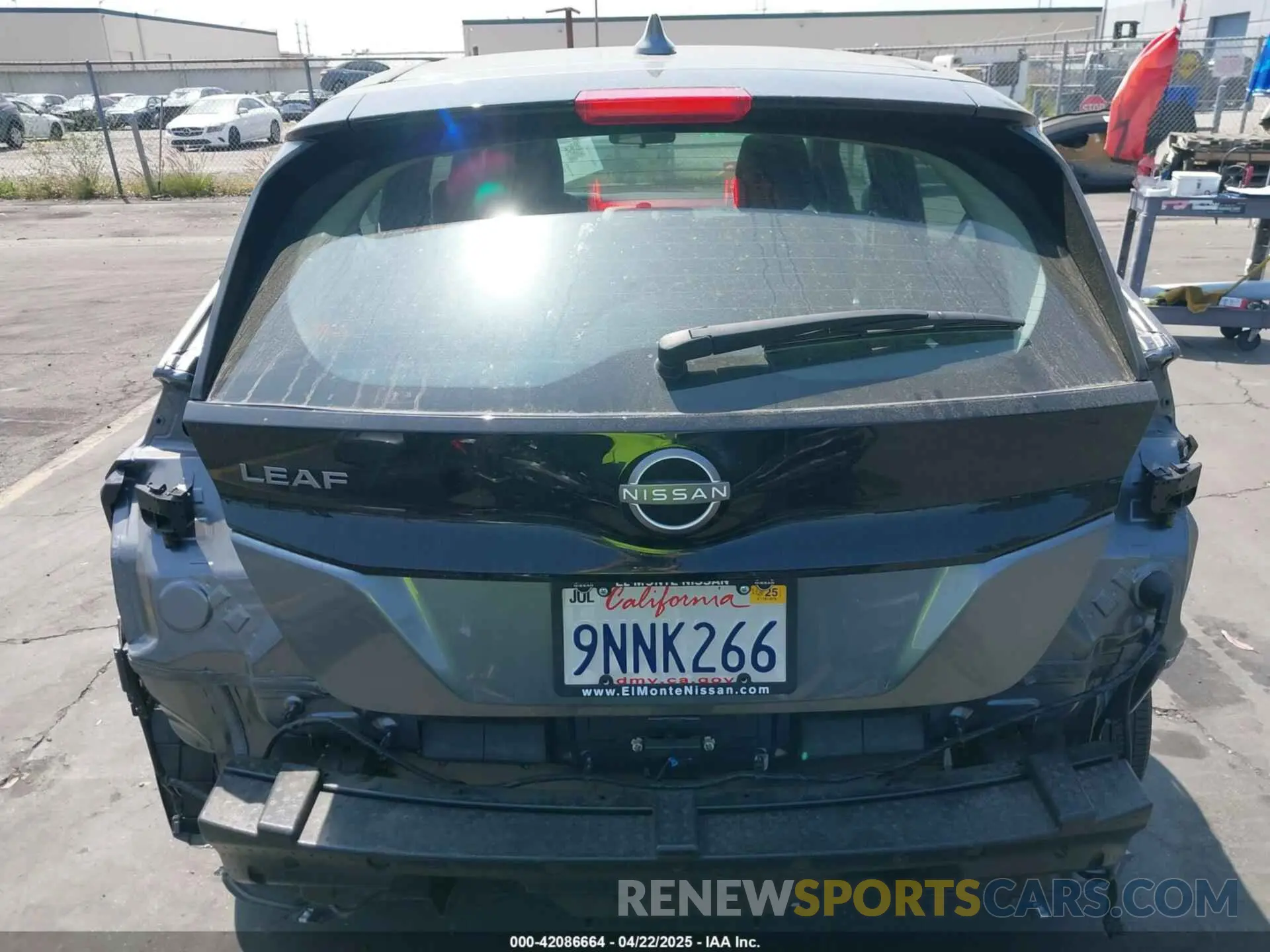 17 fotografías del automóvil dañado 1N4AZ1BV1SC550694 NISSAN LEAF 2025