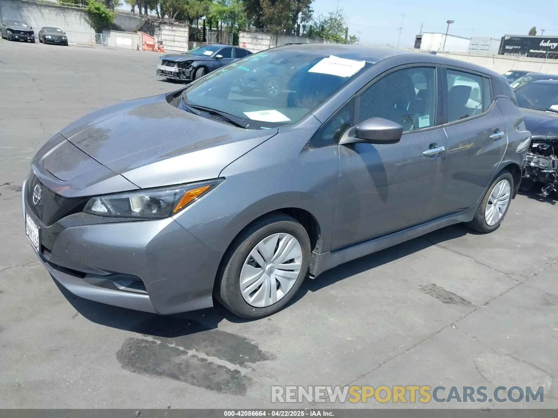 2 fotografías del automóvil dañado 1N4AZ1BV1SC550694 NISSAN LEAF 2025