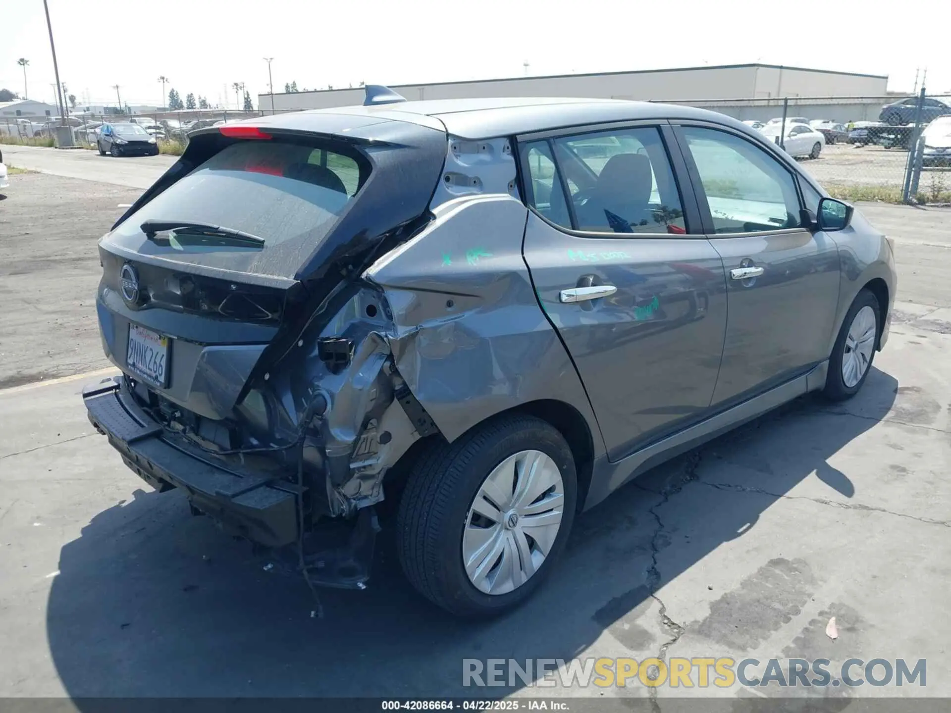 4 fotografías del automóvil dañado 1N4AZ1BV1SC550694 NISSAN LEAF 2025