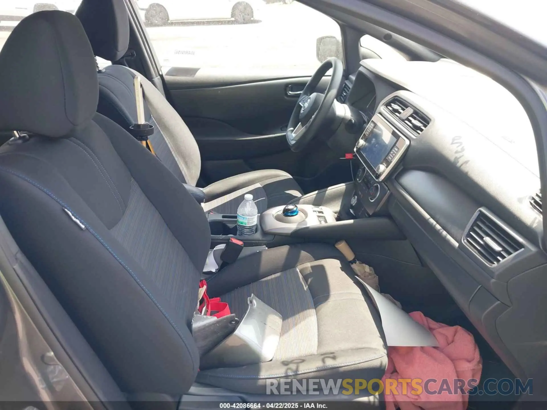 5 fotografías del automóvil dañado 1N4AZ1BV1SC550694 NISSAN LEAF 2025