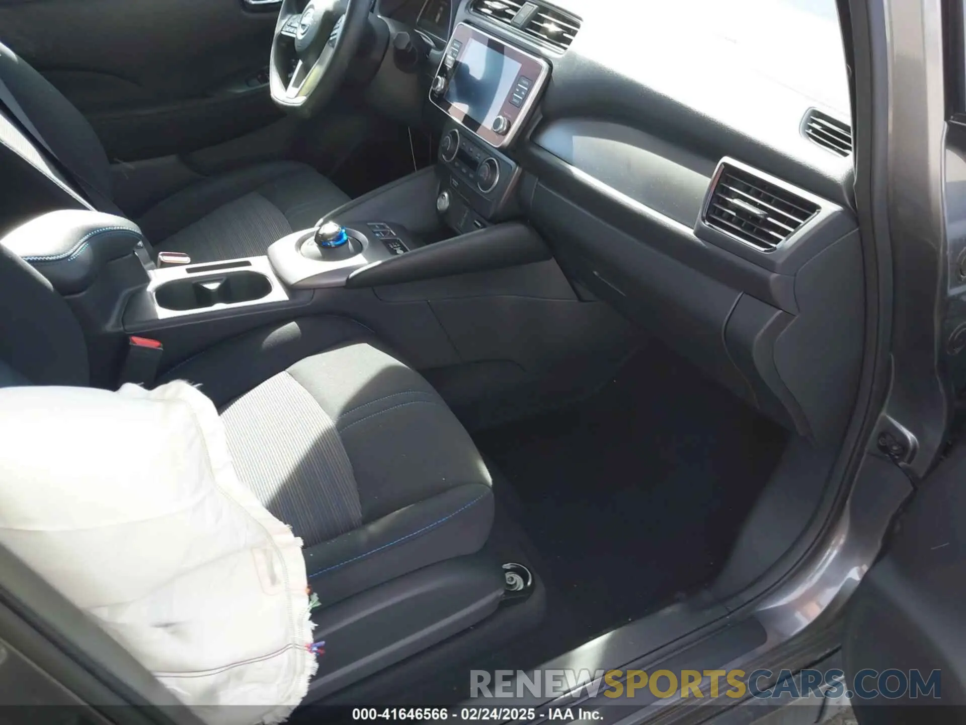5 fotografías del automóvil dañado 1N4AZ1BV6SC550092 NISSAN LEAF 2025