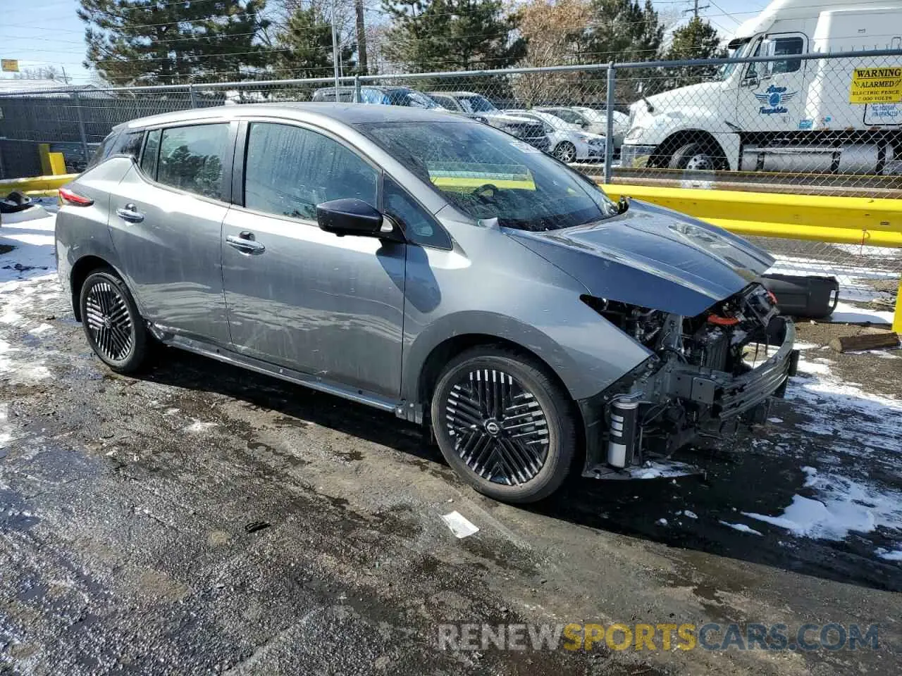 4 fotografías del automóvil dañado 1N4CZ1CV1SC557488 NISSAN LEAF 2025
